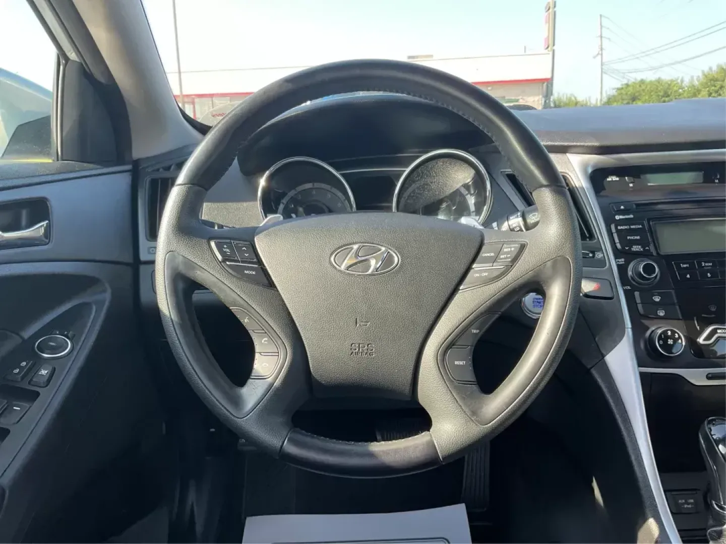 2013 Hyundai Sonata SE (5NPEC4AC8DH) with an 2.4L I-4 gasoline direct injection engine, located at 1951 S Dayton Lakeview Rd., New Carlisle, OH, 45344, (937) 908-9800, 39.890999, -84.050255 - Photo#15