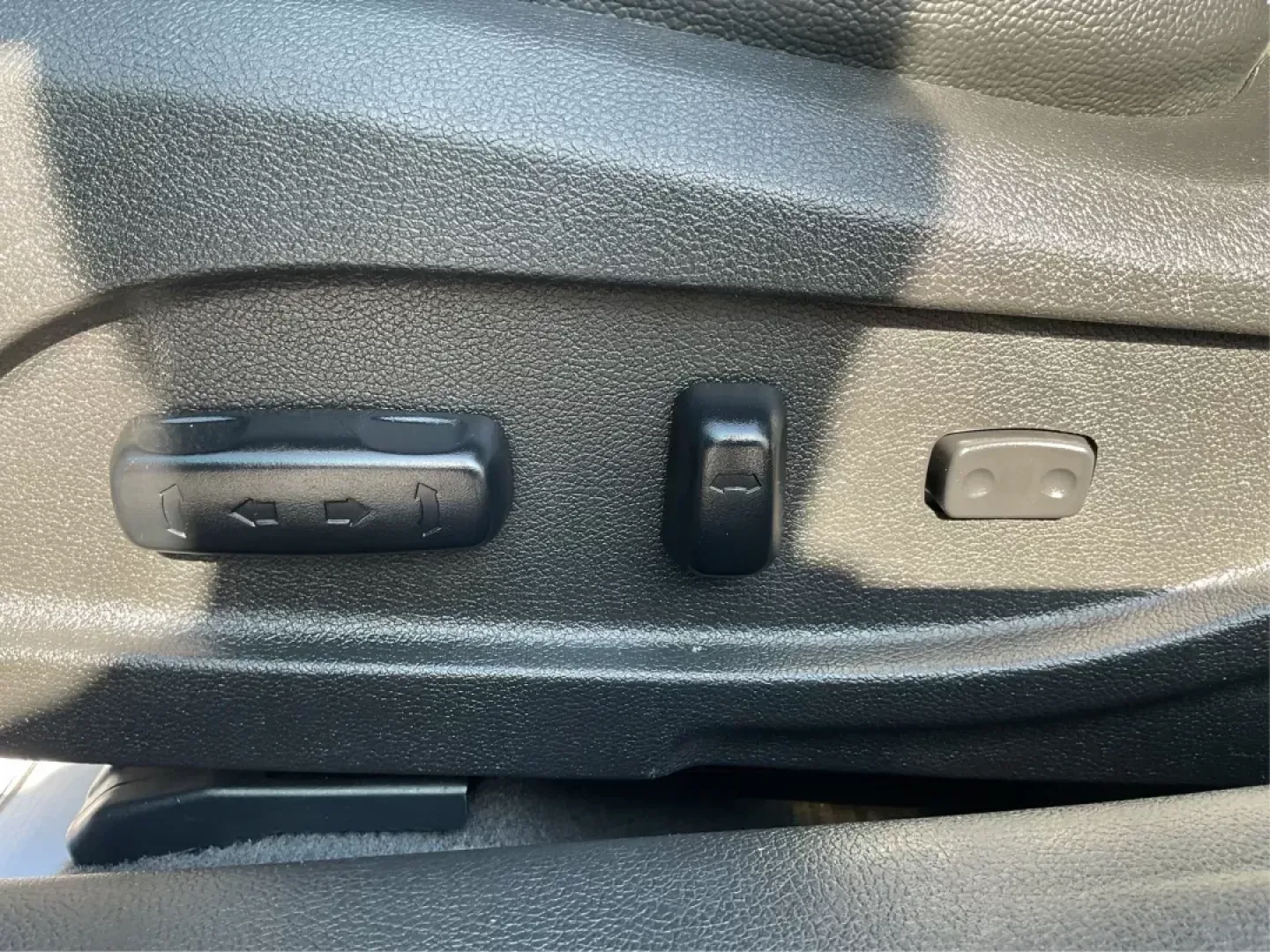 2013 Hyundai Sonata SE (5NPEC4AC8DH) with an 2.4L I-4 gasoline direct injection engine, located at 1951 S Dayton Lakeview Rd., New Carlisle, OH, 45344, (937) 908-9800, 39.890999, -84.050255 - Photo#16