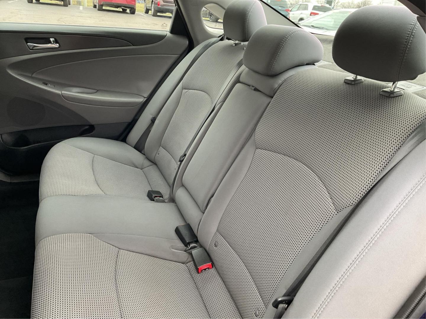 2013 Hyundai Sonata GLS (5NPEB4AC5DH) with an 2.4L I-4 gasoline direct injection engine, located at 4508 South Dixie Dr, Moraine, OH, 45439, (937) 908-9800, 39.807072, -84.031563 - Photo#9
