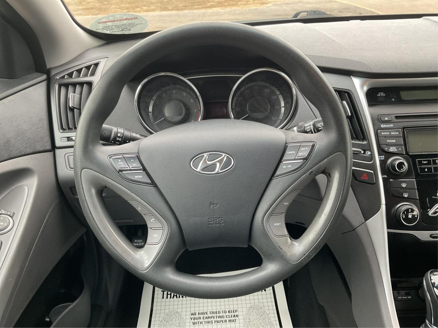2013 Hyundai Sonata GLS (5NPEB4AC5DH) with an 2.4L I-4 gasoline direct injection engine, located at 4508 South Dixie Dr, Moraine, OH, 45439, (937) 908-9800, 39.807072, -84.031563 - Photo#15