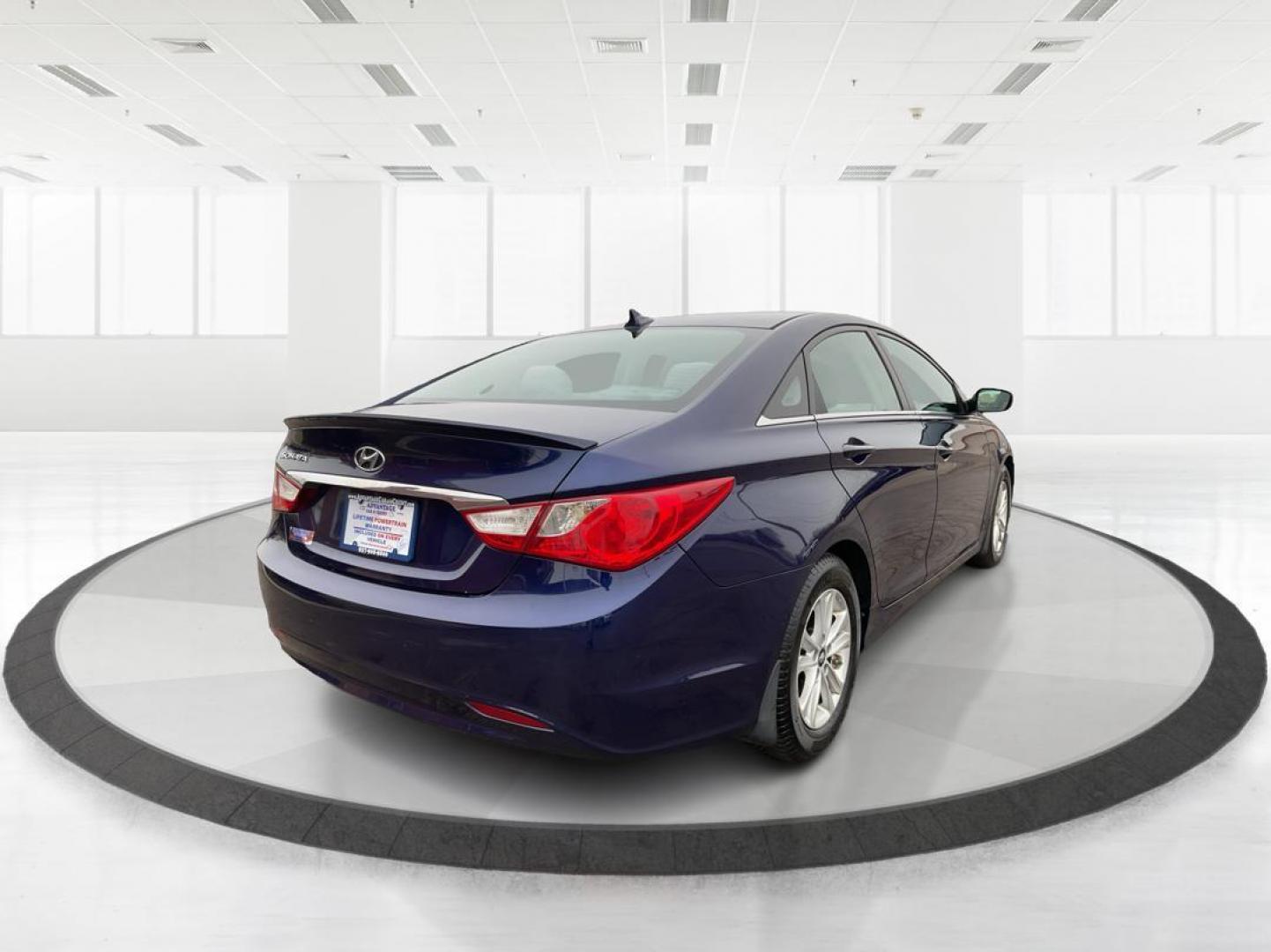2013 Hyundai Sonata GLS (5NPEB4AC5DH) with an 2.4L I-4 gasoline direct injection engine, located at 4508 South Dixie Dr, Moraine, OH, 45439, (937) 908-9800, 39.807072, -84.031563 - Photo#2