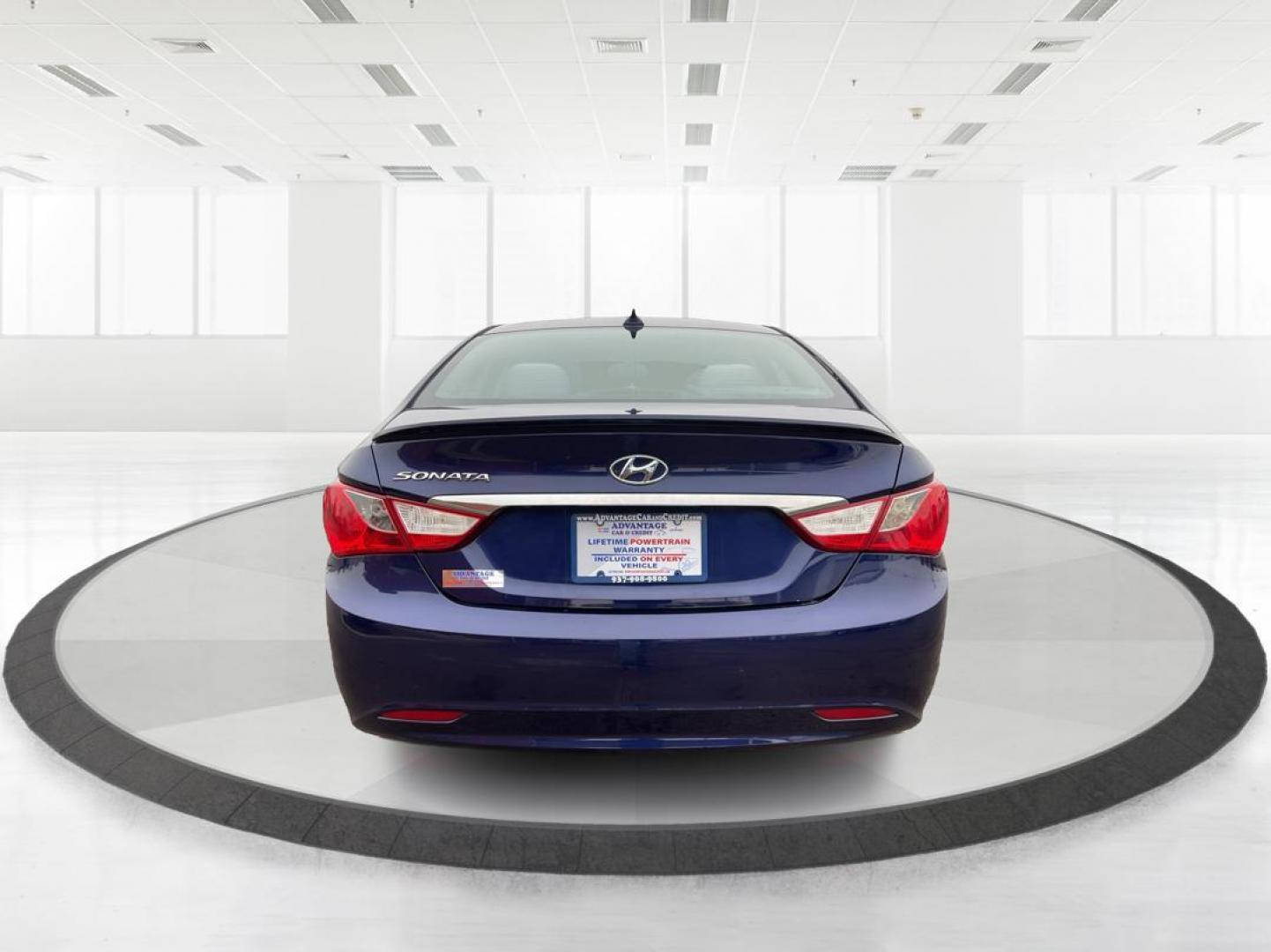 2013 Hyundai Sonata GLS (5NPEB4AC5DH) with an 2.4L I-4 gasoline direct injection engine, located at 4508 South Dixie Dr, Moraine, OH, 45439, (937) 908-9800, 39.807072, -84.031563 - Photo#3