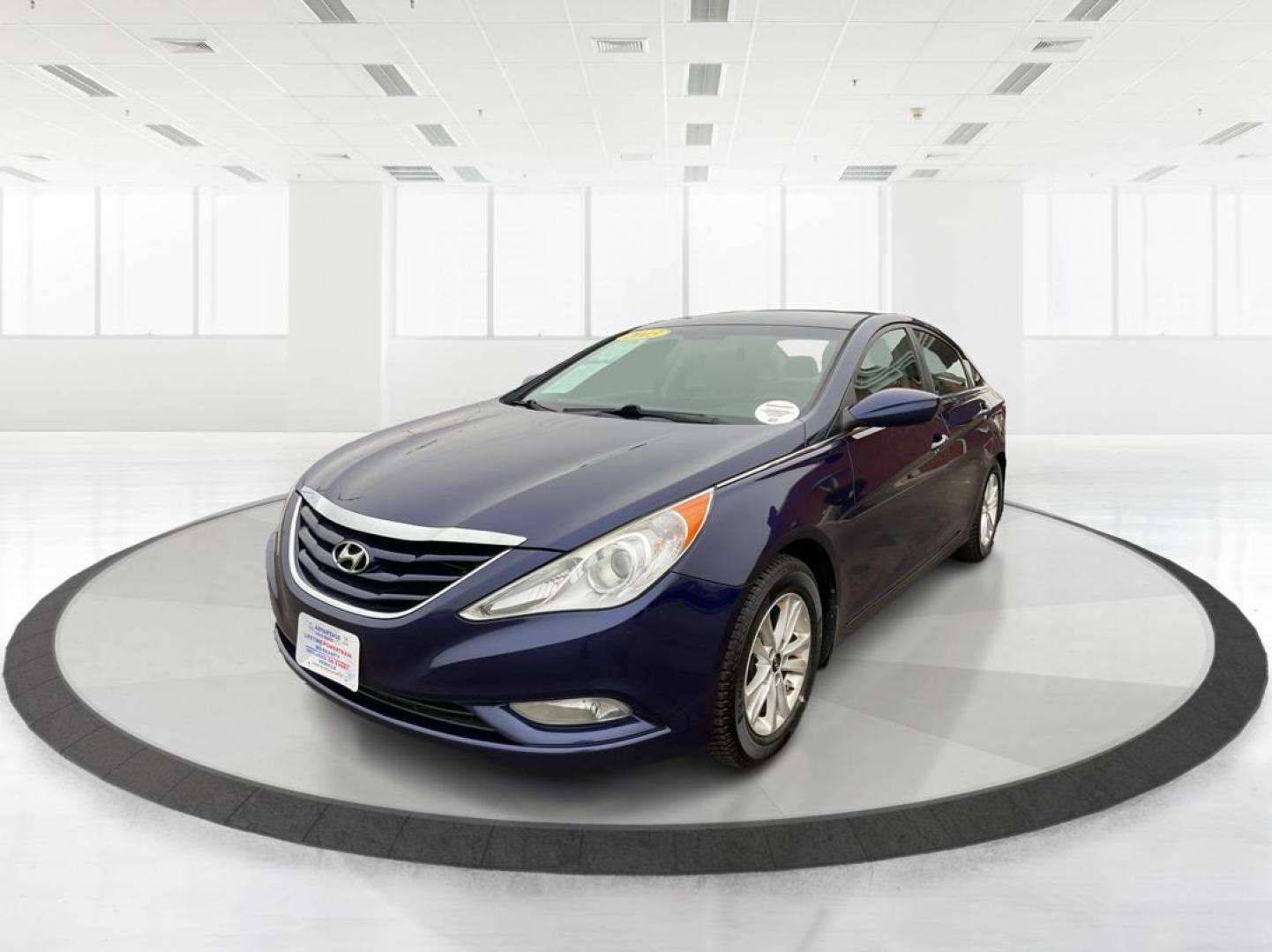 2013 Hyundai Sonata GLS (5NPEB4AC5DH) with an 2.4L I-4 gasoline direct injection engine, located at 4508 South Dixie Dr, Moraine, OH, 45439, (937) 908-9800, 39.807072, -84.031563 - Photo#7