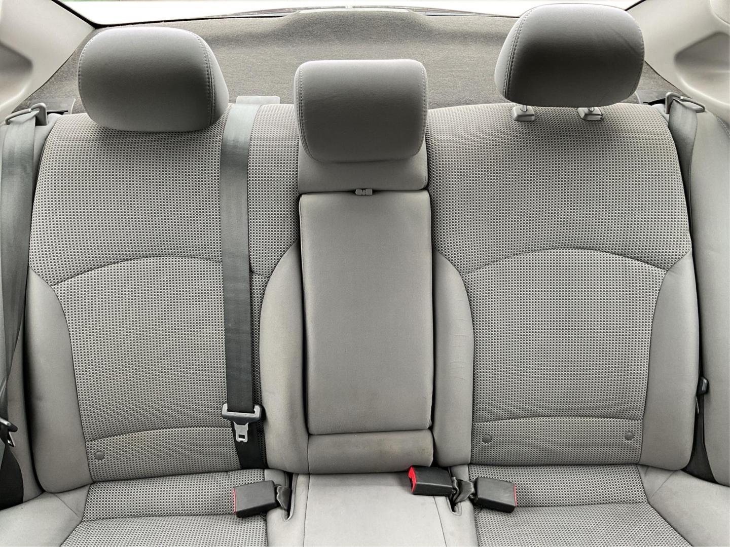 2013 Hyundai Sonata GLS (5NPEB4AC6DH) with an 2.4L L4 DOHC 16V engine, 6-Speed Automatic transmission, located at 1230 East Main St, Xenia, OH, 45385, (937) 908-9800, 39.688042, -83.910538 - Photo#13