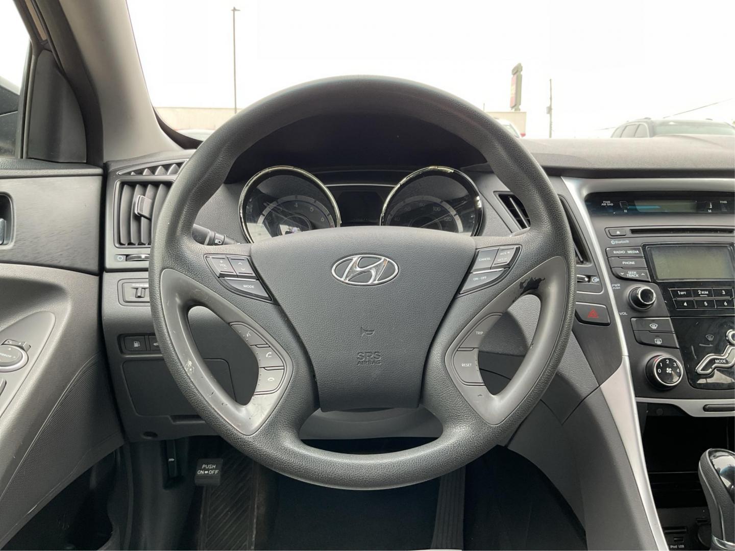 2013 Hyundai Sonata GLS (5NPEB4AC6DH) with an 2.4L L4 DOHC 16V engine, 6-Speed Automatic transmission, located at 1230 East Main St, Xenia, OH, 45385, (937) 908-9800, 39.688042, -83.910538 - Photo#14