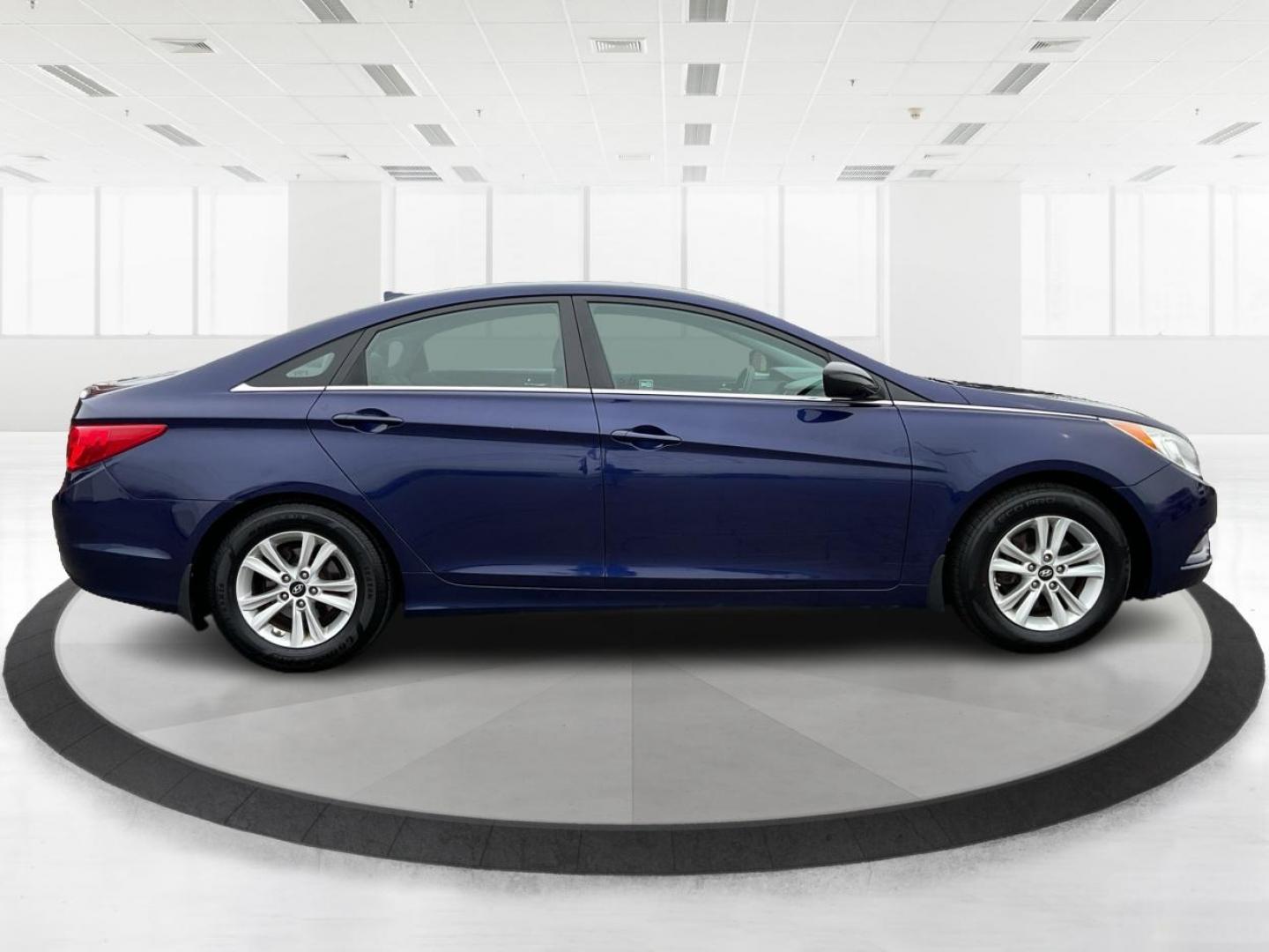 2013 Hyundai Sonata GLS (5NPEB4AC6DH) with an 2.4L L4 DOHC 16V engine, 6-Speed Automatic transmission, located at 1230 East Main St, Xenia, OH, 45385, (937) 908-9800, 39.688042, -83.910538 - Photo#1