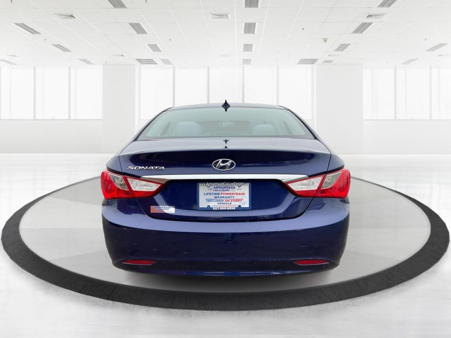 2013 Hyundai Sonata GLS (5NPEB4AC6DH) with an 2.4L L4 DOHC 16V engine, 6-Speed Automatic transmission, located at 1230 East Main St, Xenia, OH, 45385, (937) 908-9800, 39.688042, -83.910538 - Photo#3