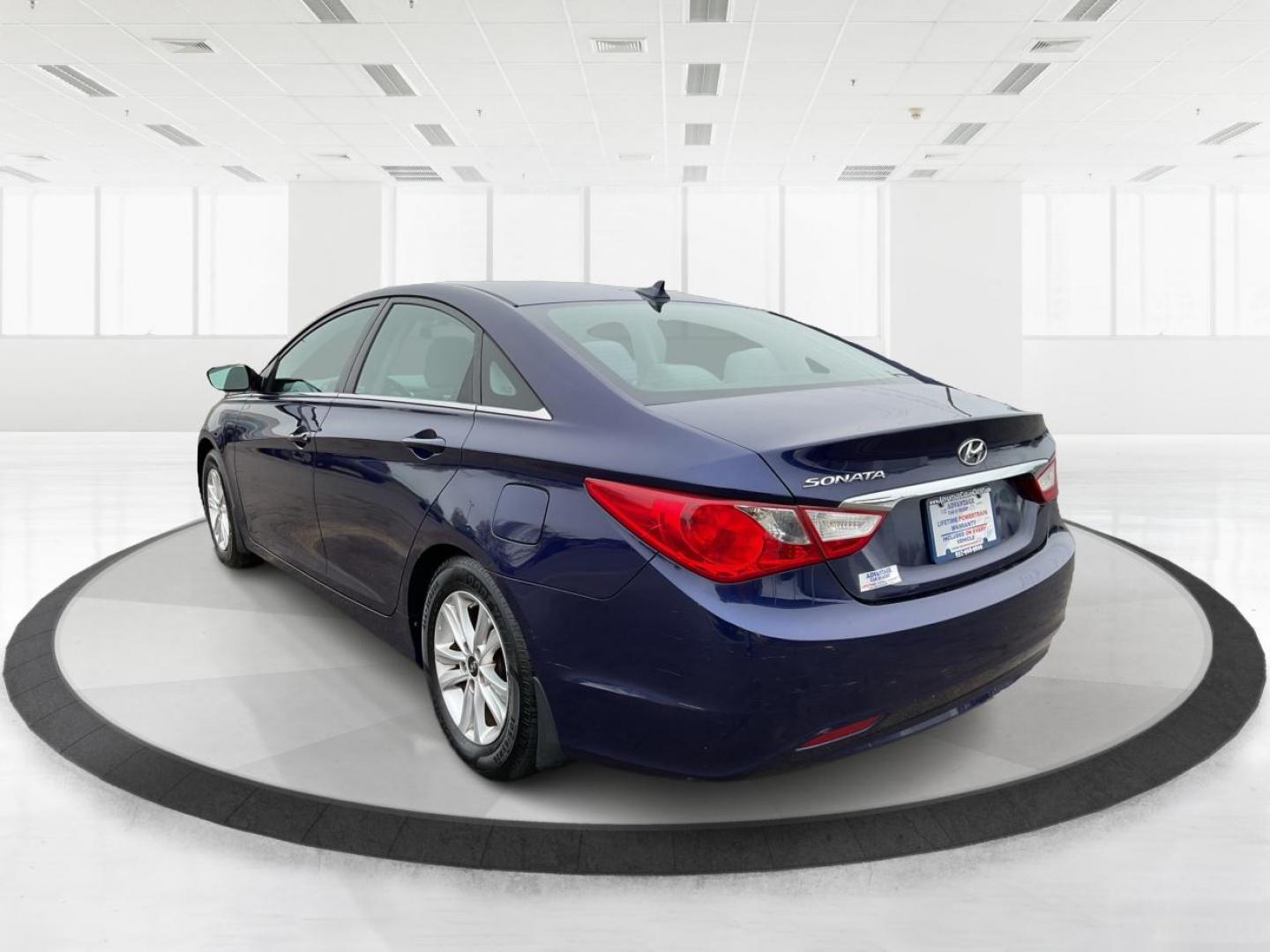 2013 Hyundai Sonata GLS (5NPEB4AC6DH) with an 2.4L L4 DOHC 16V engine, 6-Speed Automatic transmission, located at 1230 East Main St, Xenia, OH, 45385, (937) 908-9800, 39.688042, -83.910538 - Photo#4