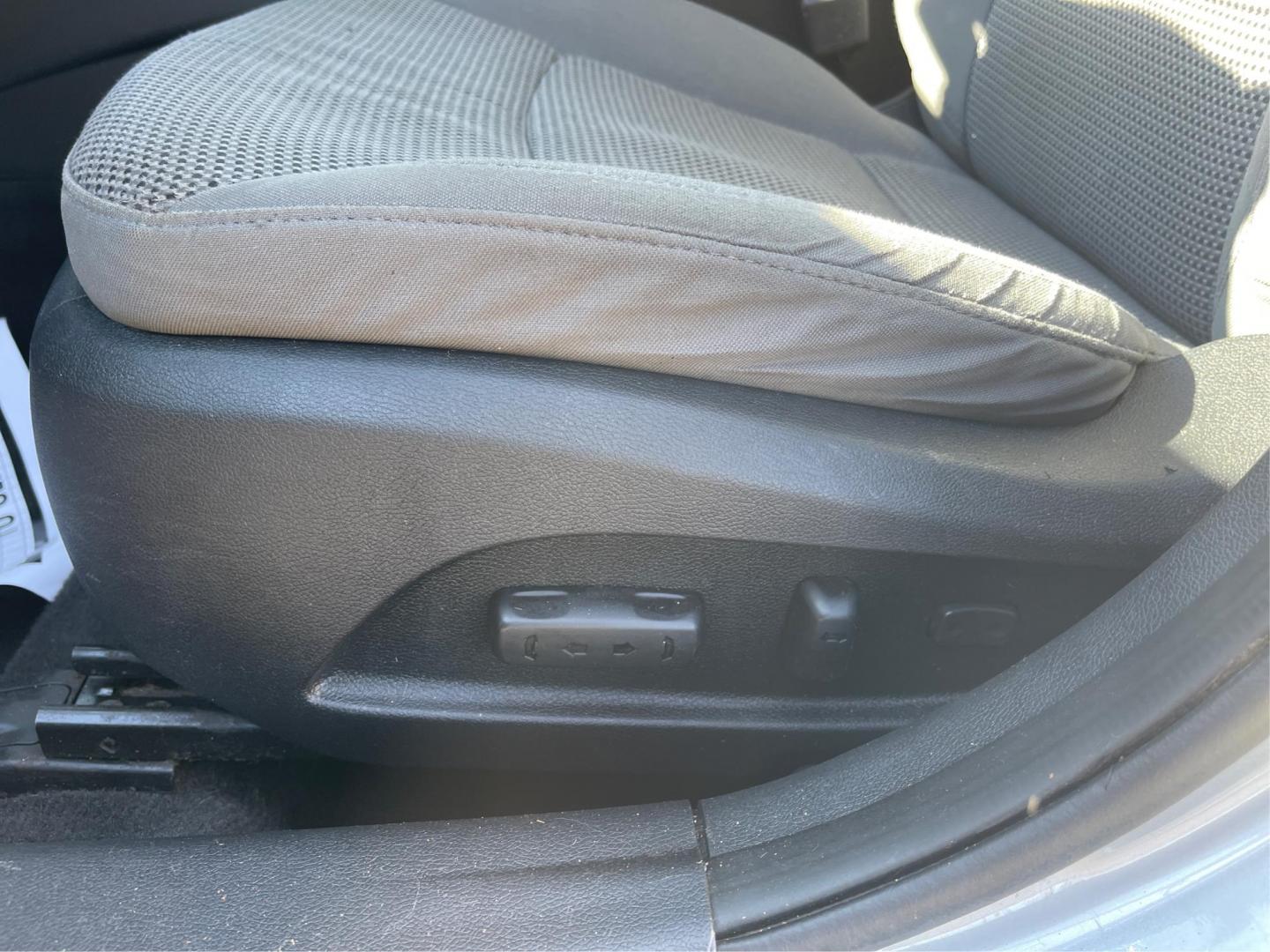 2013 Hyundai Sonata GLS (5NPEB4AC3DH) with an 2.4L L4 DOHC 16V engine, 6-Speed Automatic transmission, located at 1951 S Dayton Lakeview Rd., New Carlisle, OH, 45344, (937) 908-9800, 39.890999, -84.050255 - Photo#17