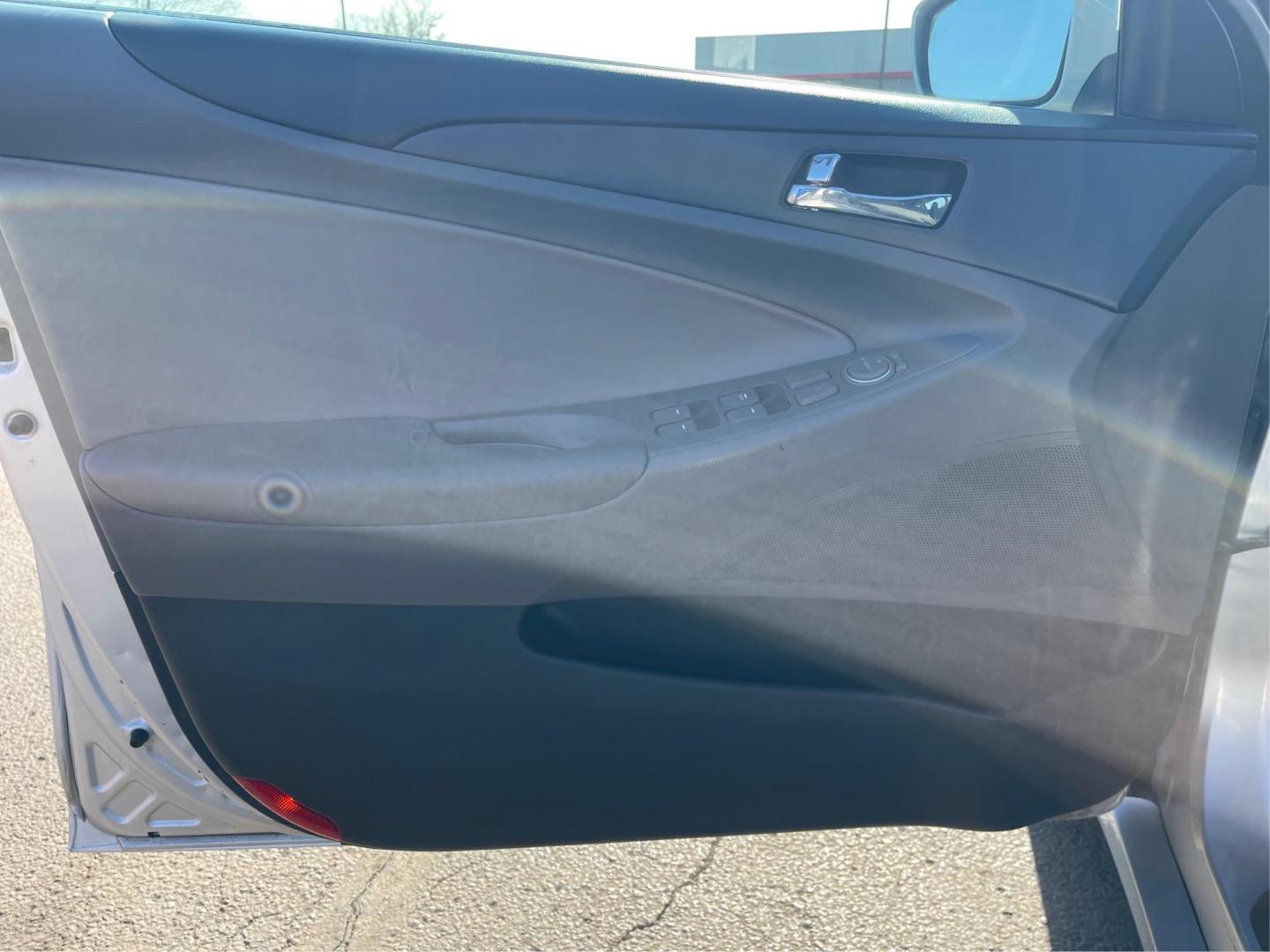 2013 Hyundai Sonata GLS (5NPEB4AC3DH) with an 2.4L L4 DOHC 16V engine, 6-Speed Automatic transmission, located at 1951 S Dayton Lakeview Rd., New Carlisle, OH, 45344, (937) 908-9800, 39.890999, -84.050255 - Photo#18