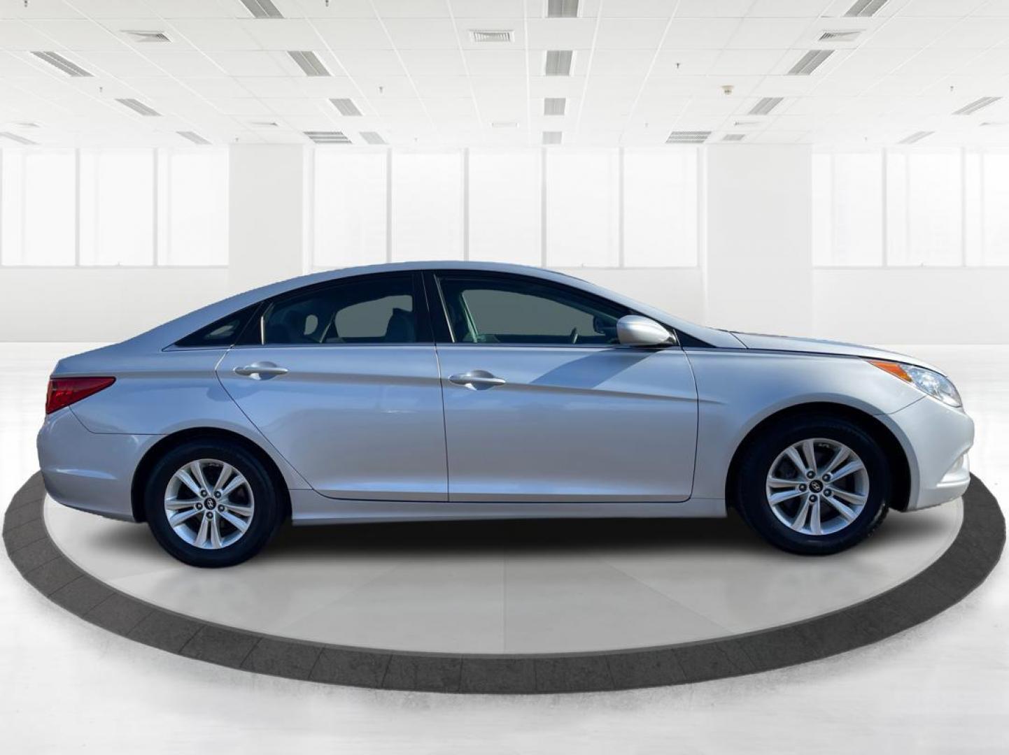2013 Hyundai Sonata GLS (5NPEB4AC3DH) with an 2.4L L4 DOHC 16V engine, 6-Speed Automatic transmission, located at 1951 S Dayton Lakeview Rd., New Carlisle, OH, 45344, (937) 908-9800, 39.890999, -84.050255 - Photo#1