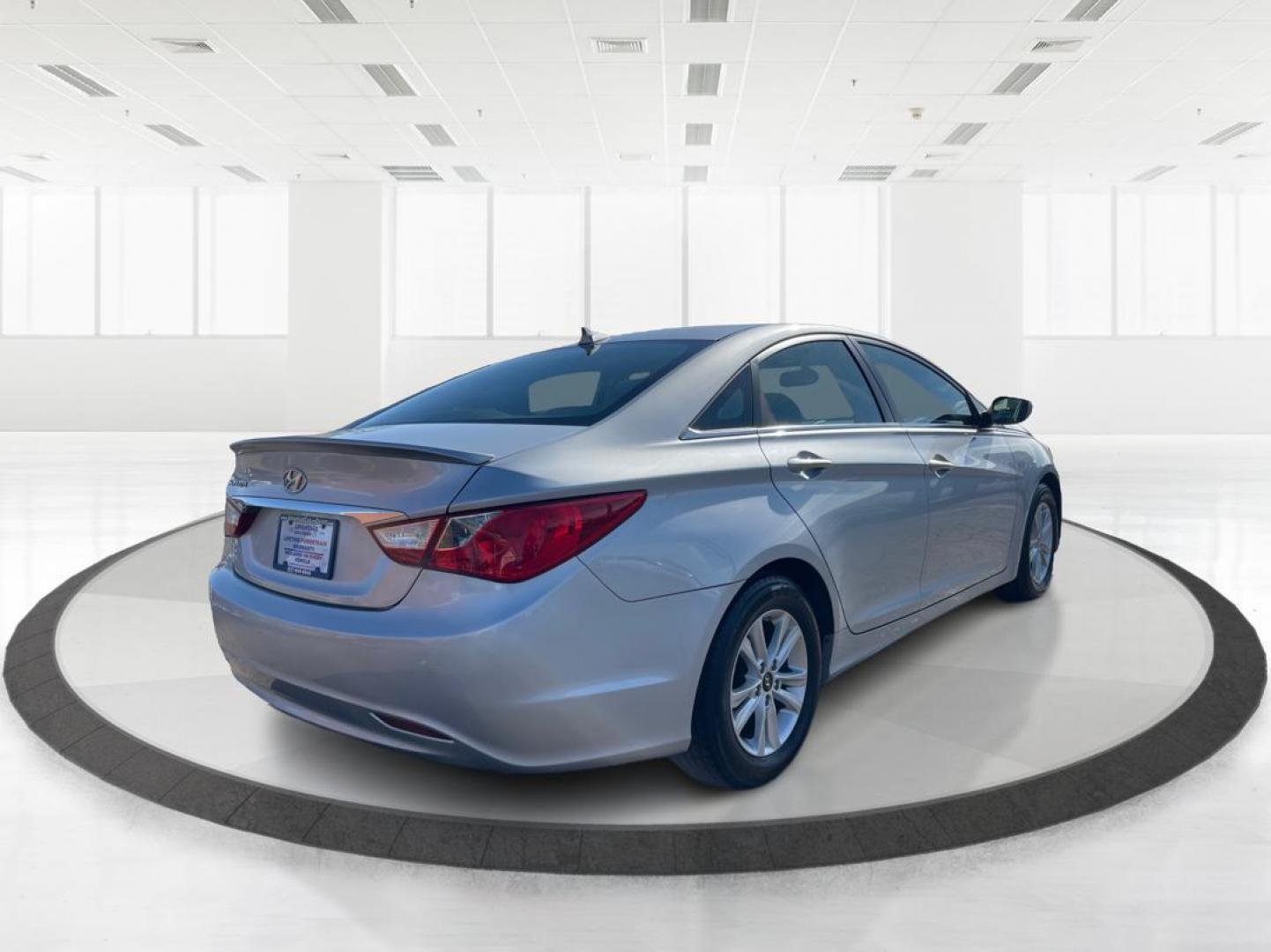 2013 Hyundai Sonata GLS (5NPEB4AC3DH) with an 2.4L L4 DOHC 16V engine, 6-Speed Automatic transmission, located at 1951 S Dayton Lakeview Rd., New Carlisle, OH, 45344, (937) 908-9800, 39.890999, -84.050255 - Photo#2