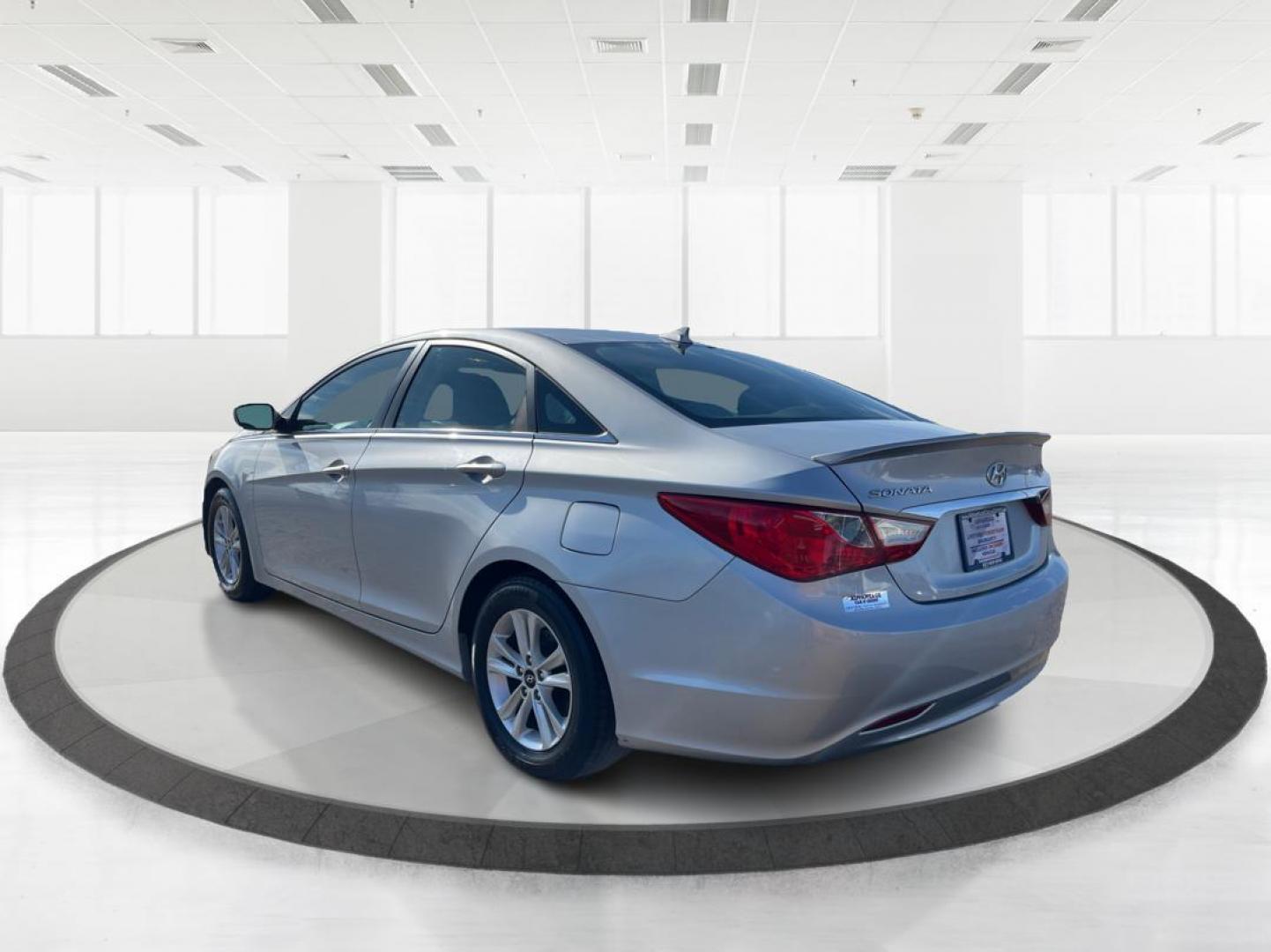 2013 Hyundai Sonata GLS (5NPEB4AC3DH) with an 2.4L L4 DOHC 16V engine, 6-Speed Automatic transmission, located at 1951 S Dayton Lakeview Rd., New Carlisle, OH, 45344, (937) 908-9800, 39.890999, -84.050255 - Photo#4