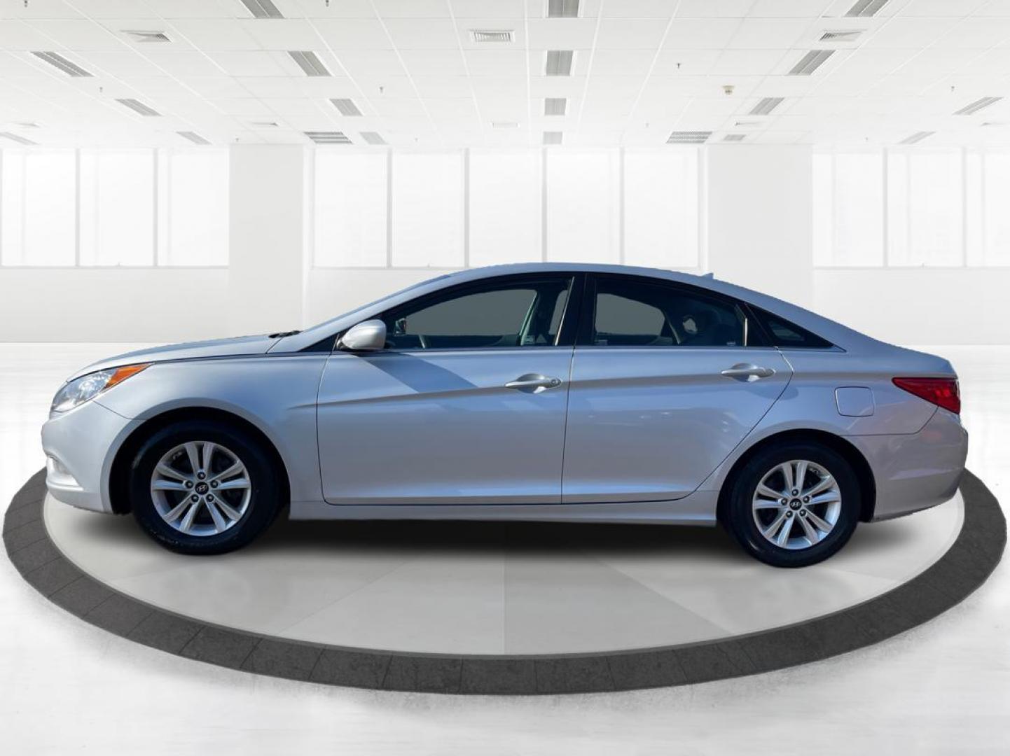 2013 Hyundai Sonata GLS (5NPEB4AC3DH) with an 2.4L L4 DOHC 16V engine, 6-Speed Automatic transmission, located at 1951 S Dayton Lakeview Rd., New Carlisle, OH, 45344, (937) 908-9800, 39.890999, -84.050255 - Photo#5