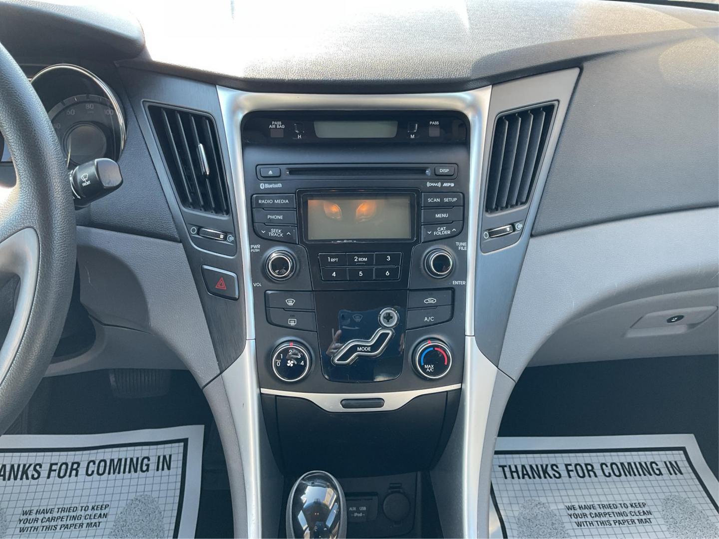 2013 Hyundai Sonata GLS (5NPEB4AC7DH) with an 2.4L I-4 gasoline direct injection engine, located at 880 E. National Road, OH, 45377, (937) 908-9800, 39.891918, -84.183975 - Photo#12