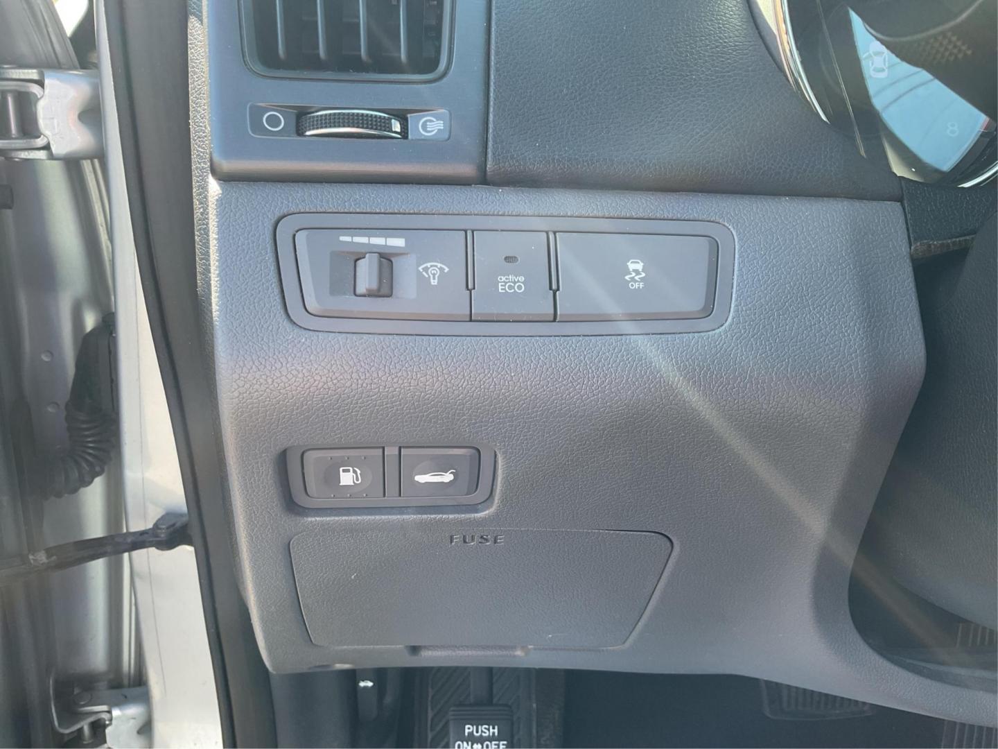 2013 Hyundai Sonata GLS (5NPEB4AC7DH) with an 2.4L I-4 gasoline direct injection engine, located at 880 E. National Road, OH, 45377, (937) 908-9800, 39.891918, -84.183975 - Photo#16