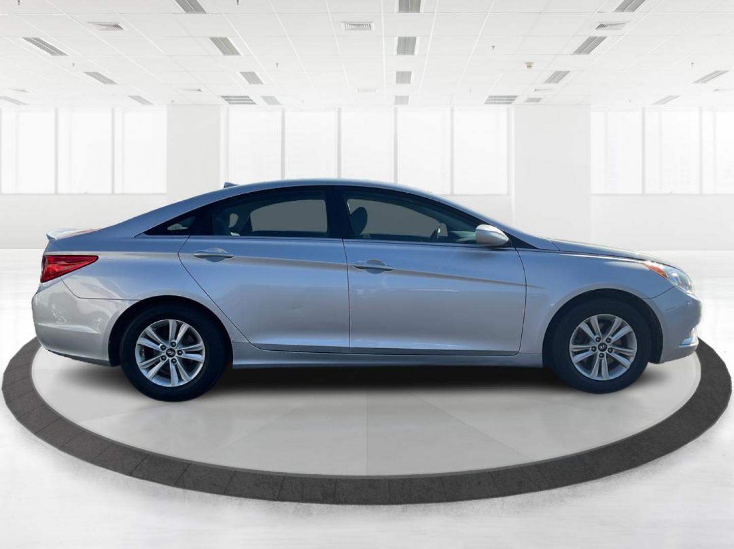 2013 Hyundai Sonata GLS (5NPEB4AC7DH) with an 2.4L I-4 gasoline direct injection engine, located at 880 E. National Road, OH, 45377, (937) 908-9800, 39.891918, -84.183975 - Photo#1