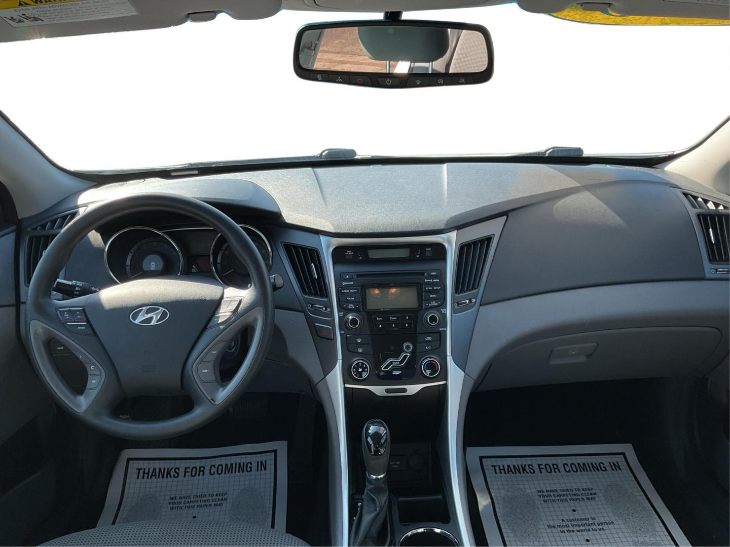 2013 Hyundai Sonata GLS (5NPEB4AC7DH) with an 2.4L I-4 gasoline direct injection engine, located at 880 E. National Road, OH, 45377, (937) 908-9800, 39.891918, -84.183975 - Photo#20