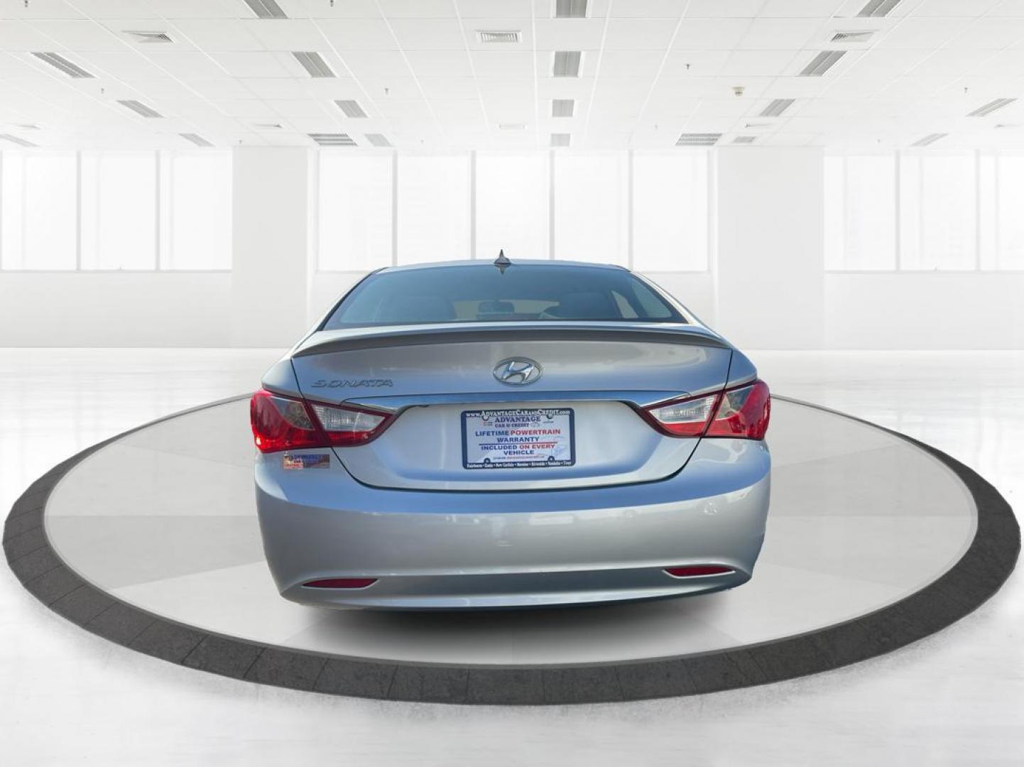 2013 Hyundai Sonata GLS (5NPEB4AC7DH) with an 2.4L I-4 gasoline direct injection engine, located at 880 E. National Road, OH, 45377, (937) 908-9800, 39.891918, -84.183975 - Photo#3