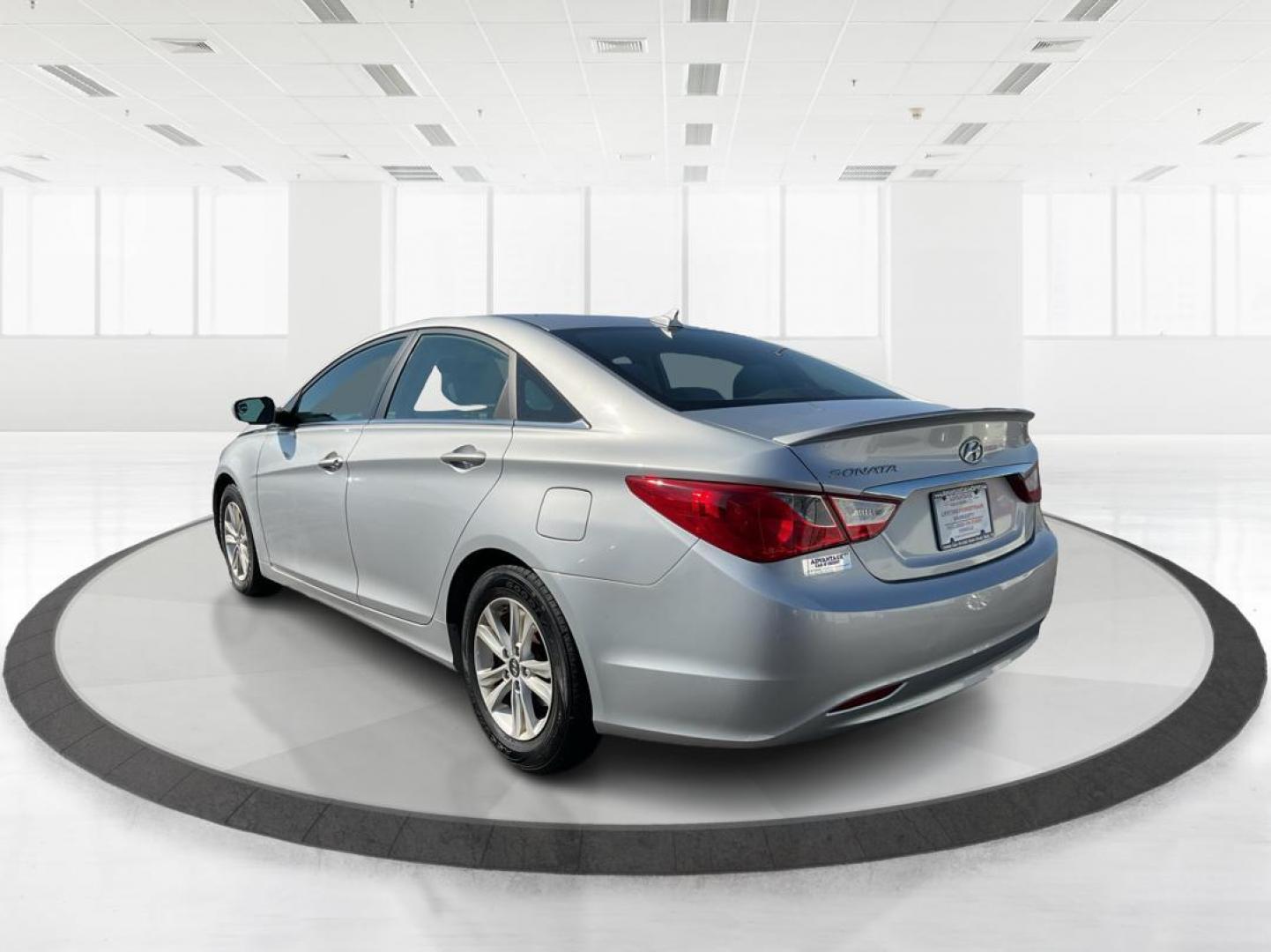 2013 Hyundai Sonata GLS (5NPEB4AC7DH) with an 2.4L I-4 gasoline direct injection engine, located at 880 E. National Road, OH, 45377, (937) 908-9800, 39.891918, -84.183975 - Photo#4