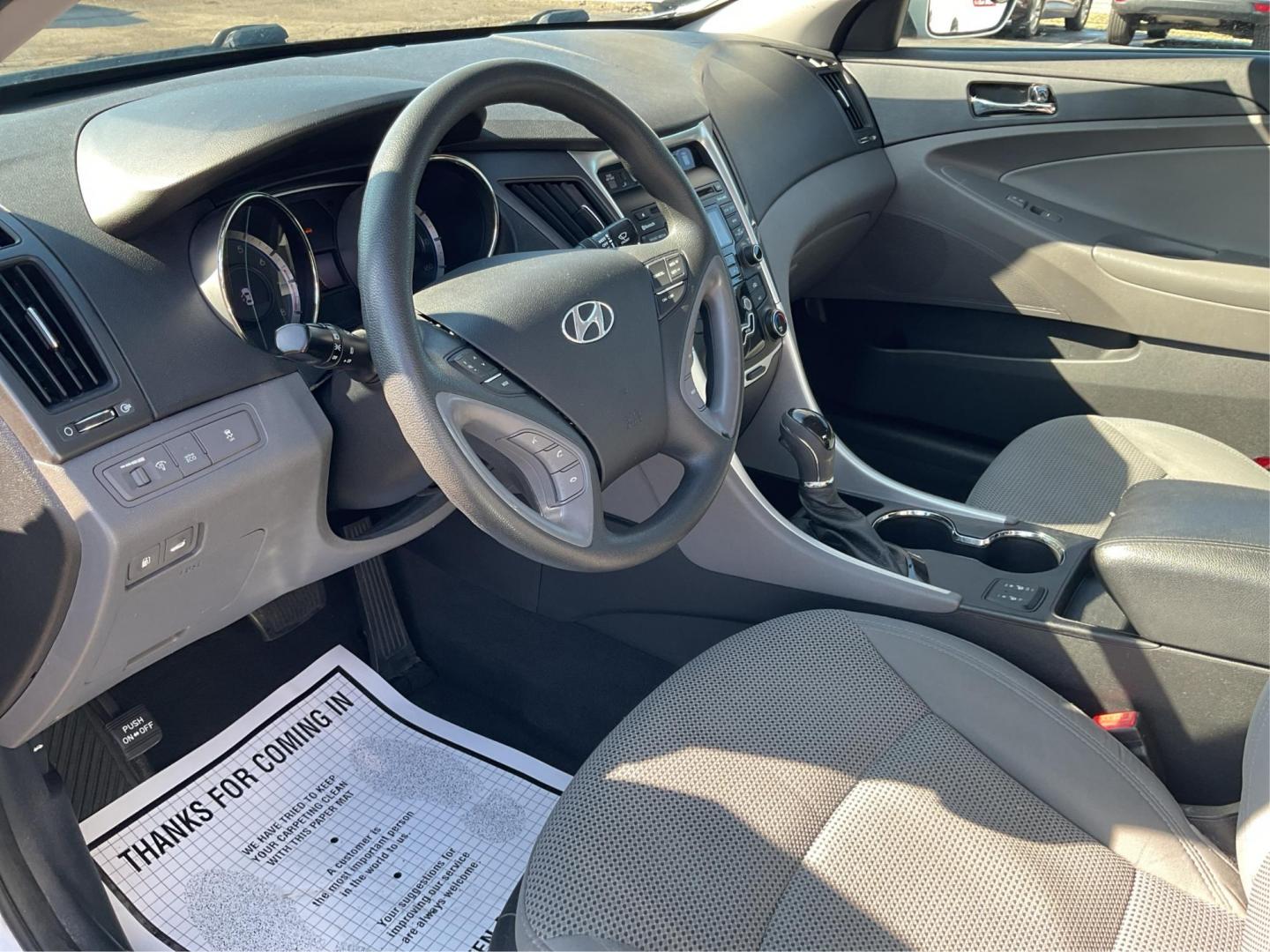 2013 Hyundai Sonata GLS (5NPEB4AC7DH) with an 2.4L I-4 gasoline direct injection engine, located at 880 E. National Road, OH, 45377, (937) 908-9800, 39.891918, -84.183975 - Photo#8