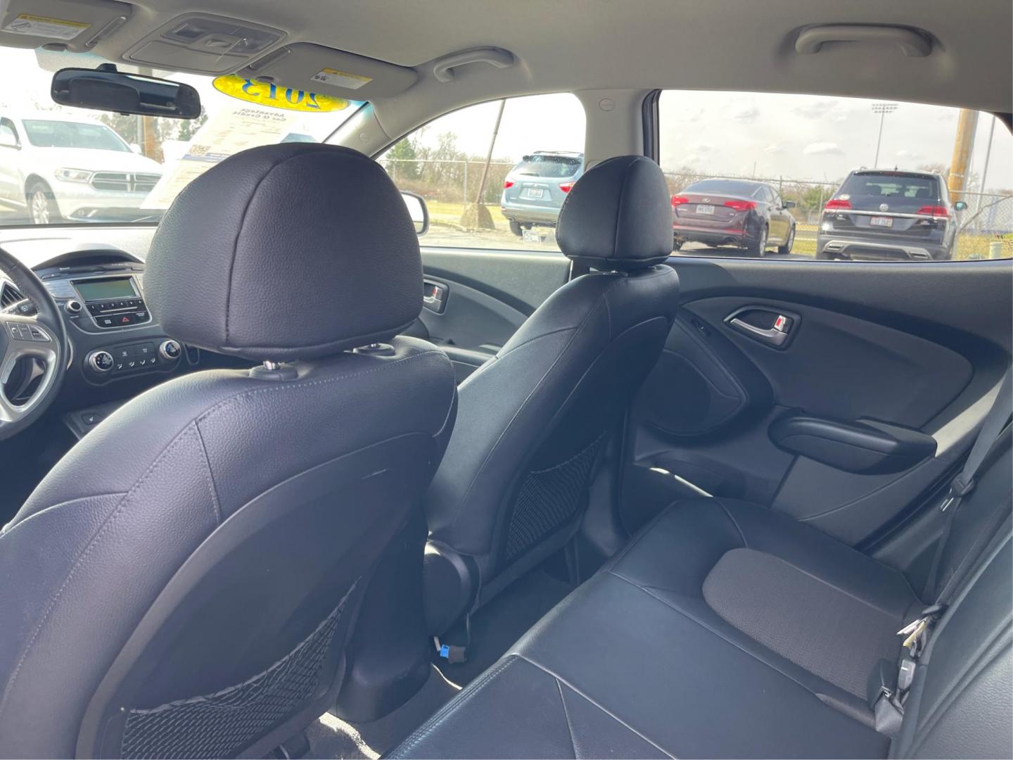2013 Hyundai Tucson GLS (KM8JU3AC1DU) with an Theta II 2.4L I-4 DOHC engine, located at 1099 N County Rd 25A , Troy, OH, 45373, (937) 908-9800, 40.057041, -84.215462 - Photo#9