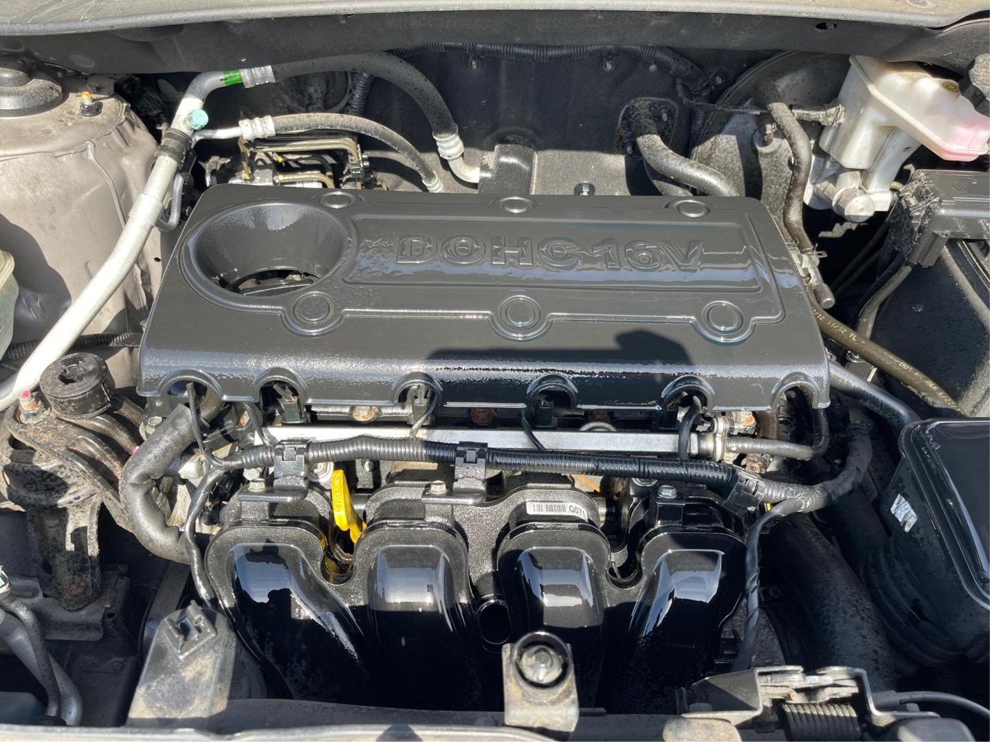 2013 Hyundai Tucson GLS (KM8JU3AC1DU) with an Theta II 2.4L I-4 DOHC engine, located at 1099 N County Rd 25A , Troy, OH, 45373, (937) 908-9800, 40.057041, -84.215462 - Photo#10