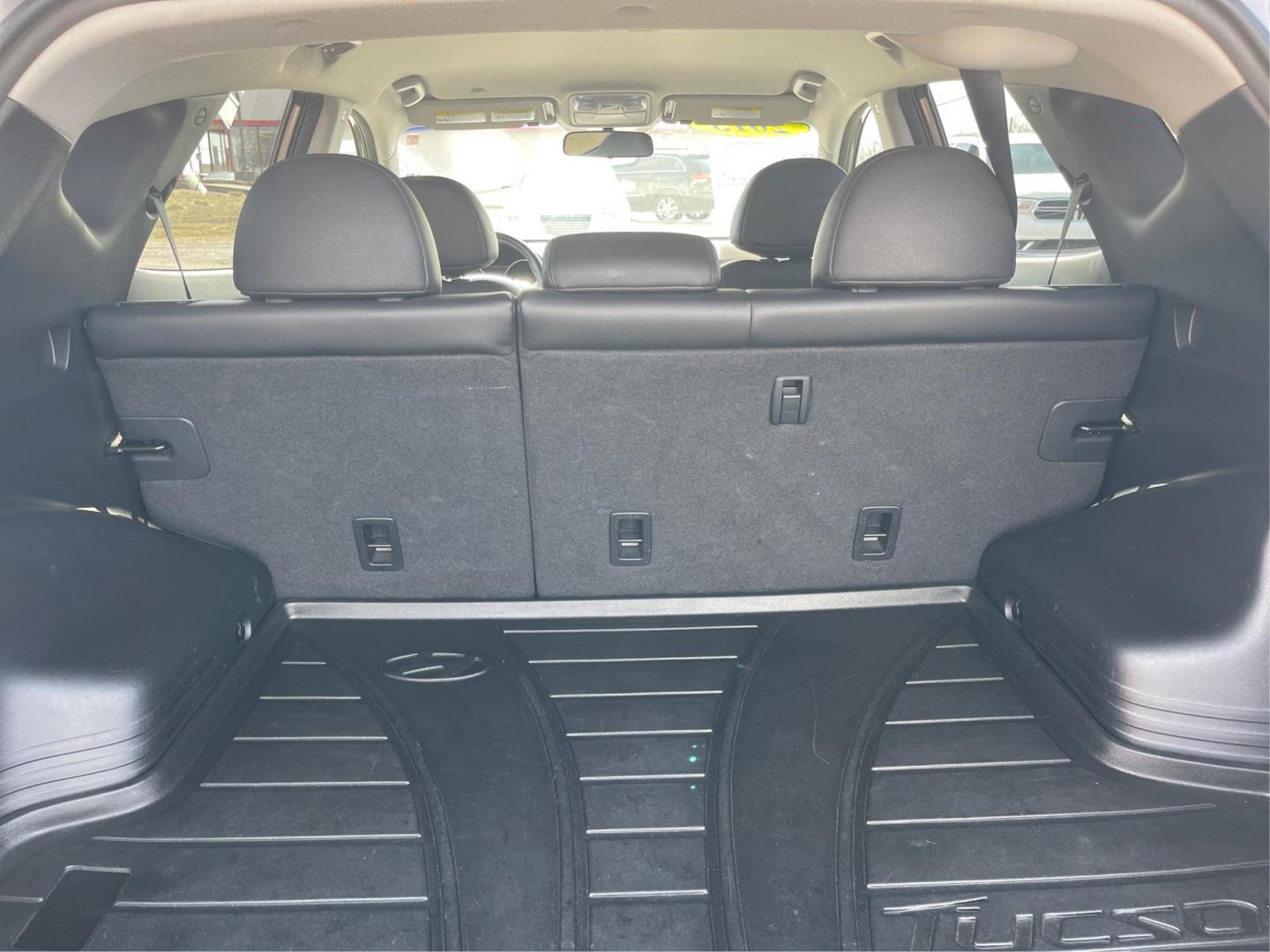 2013 Hyundai Tucson GLS (KM8JU3AC1DU) with an Theta II 2.4L I-4 DOHC engine, located at 1099 N County Rd 25A , Troy, OH, 45373, (937) 908-9800, 40.057041, -84.215462 - Photo#11