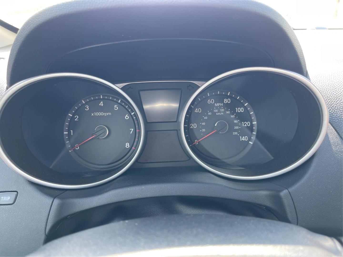 2013 Hyundai Tucson GLS (KM8JU3AC1DU) with an Theta II 2.4L I-4 DOHC engine, located at 1099 N County Rd 25A , Troy, OH, 45373, (937) 908-9800, 40.057041, -84.215462 - Photo#14