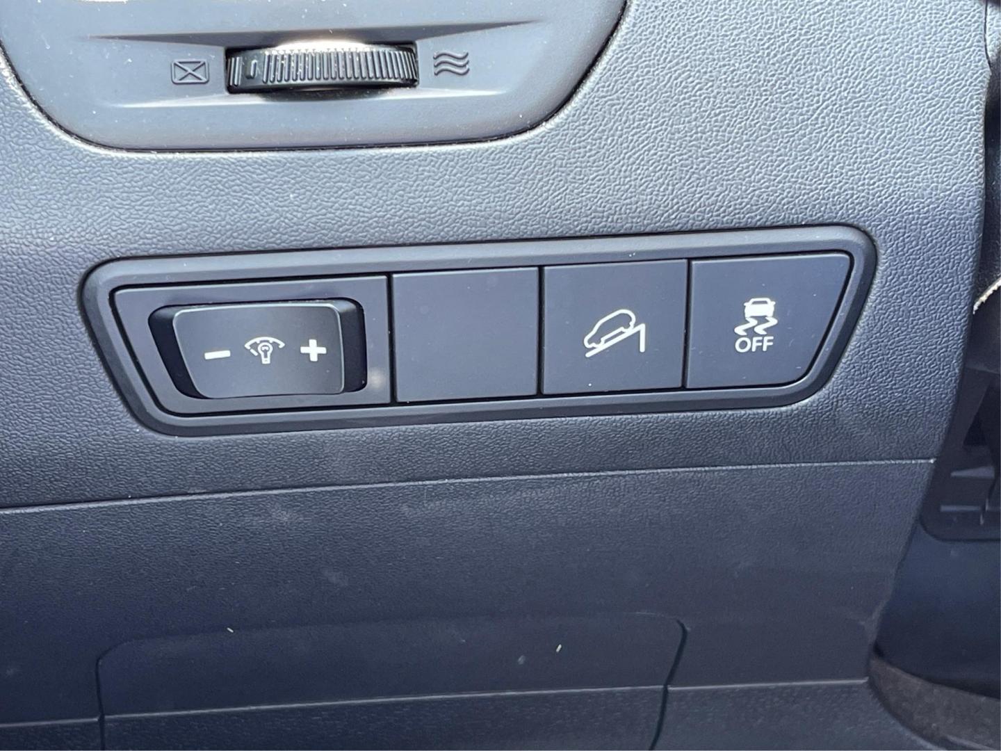 2013 Hyundai Tucson GLS (KM8JU3AC1DU) with an Theta II 2.4L I-4 DOHC engine, located at 1099 N County Rd 25A , Troy, OH, 45373, (937) 908-9800, 40.057041, -84.215462 - Photo#16