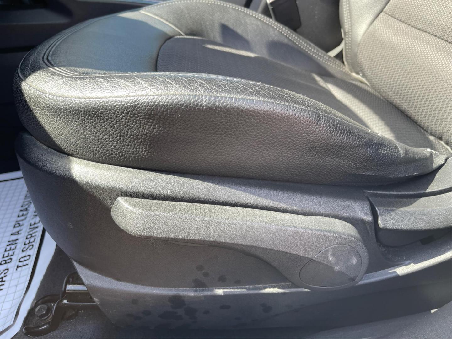 2013 Hyundai Tucson GLS (KM8JU3AC1DU) with an Theta II 2.4L I-4 DOHC engine, located at 1099 N County Rd 25A , Troy, OH, 45373, (937) 908-9800, 40.057041, -84.215462 - Photo#17