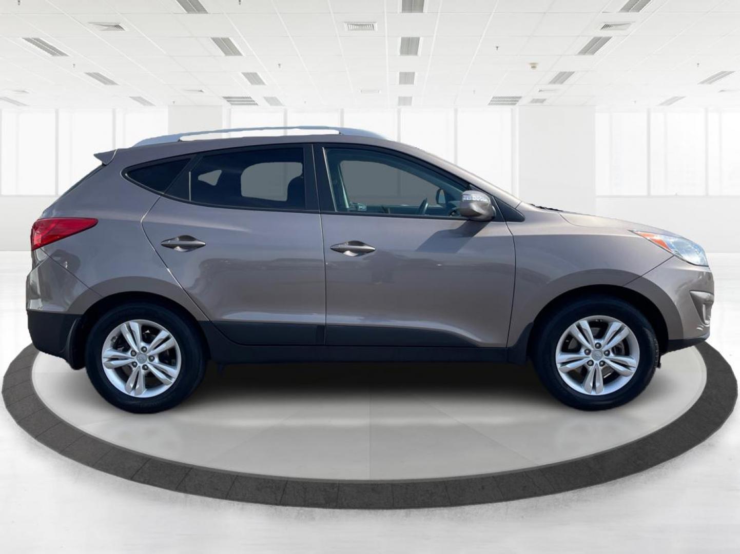 2013 Hyundai Tucson GLS (KM8JU3AC1DU) with an Theta II 2.4L I-4 DOHC engine, located at 1099 N County Rd 25A , Troy, OH, 45373, (937) 908-9800, 40.057041, -84.215462 - Photo#1