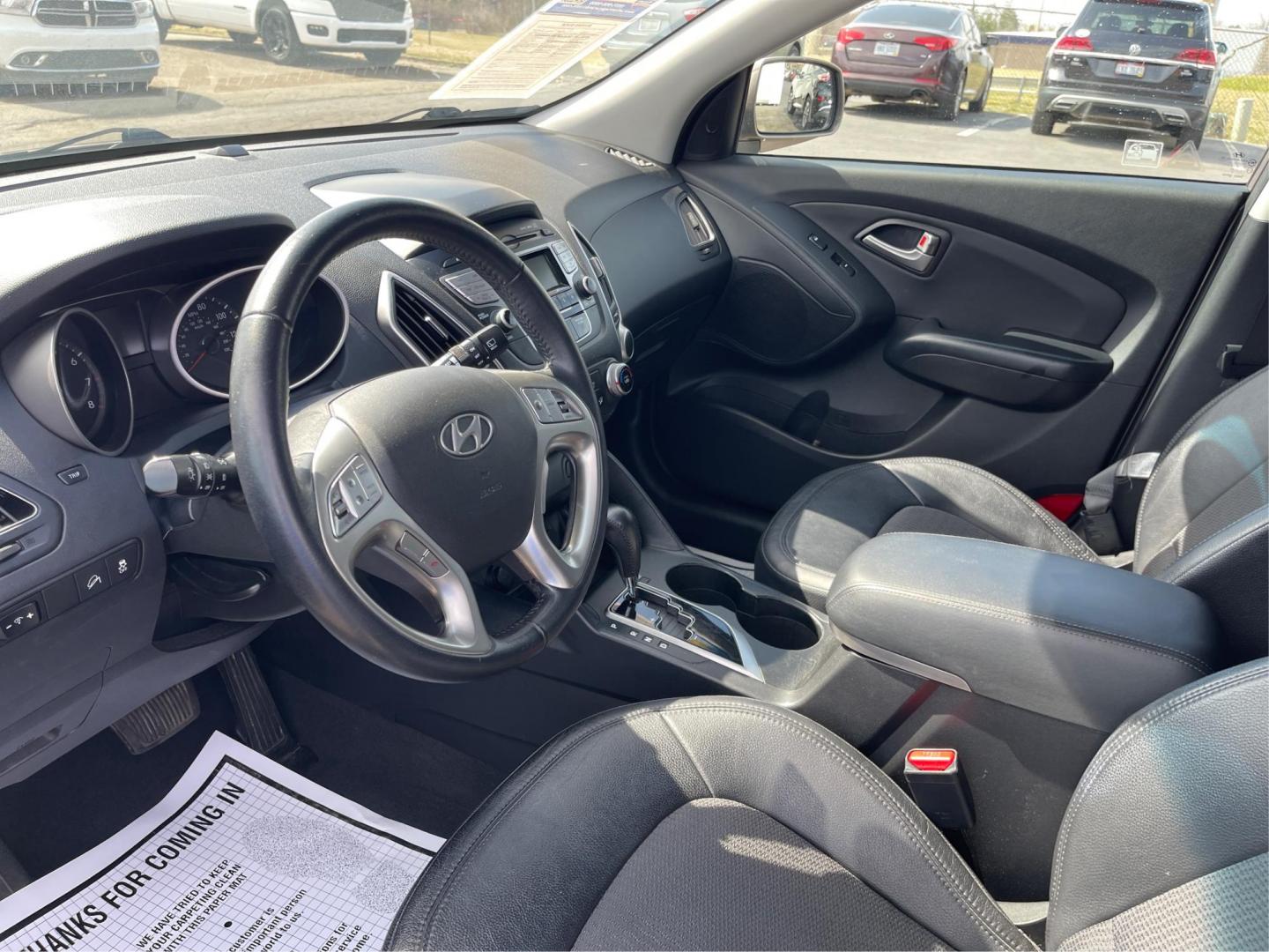 2013 Hyundai Tucson GLS (KM8JU3AC1DU) with an Theta II 2.4L I-4 DOHC engine, located at 1099 N County Rd 25A , Troy, OH, 45373, (937) 908-9800, 40.057041, -84.215462 - Photo#8
