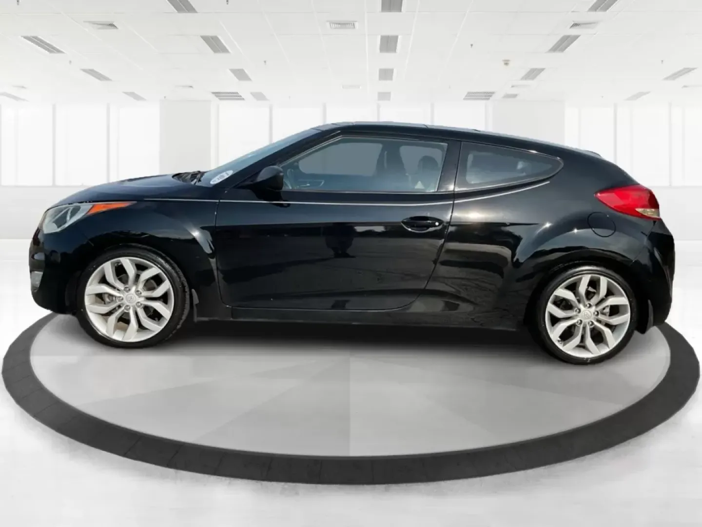 2013 Hyundai Veloster Base w/Black (KMHTC6ADXDU) with an 1.6L I-4 gasoline direct injection engine, located at 880 E. National Road, OH, 45377, (937) 908-9800, 39.891918, -84.183975 - Photo#5