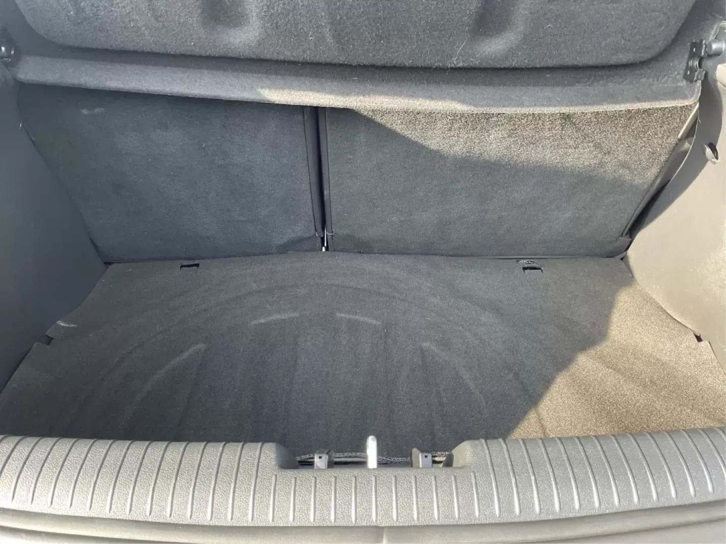 2013 Hyundai Veloster Base w/Black (KMHTC6ADXDU) with an 1.6L I-4 gasoline direct injection engine, located at 880 E. National Road, OH, 45377, (937) 908-9800, 39.891918, -84.183975 - Photo#10