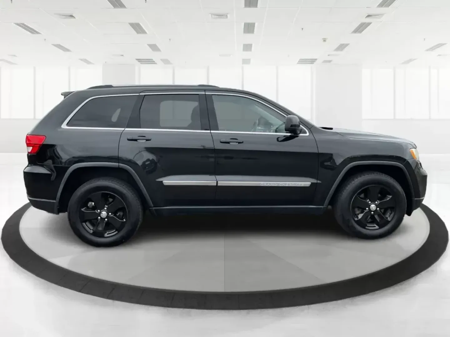 2013 Jeep Grand Cherokee Laredo (1C4RJFAGXDC) with an Other engine, located at 8750 N County Rd 25A, Piqua, OH, 45356, (937) 908-9800, 40.164391, -84.232513 - Photo#1