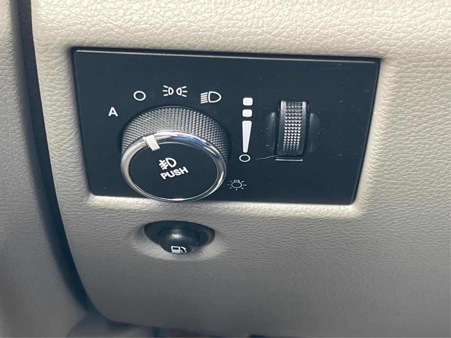 2013 Jeep Grand Cherokee Laredo (1C4RJFAG8DC) with an 3.6L V-6 DOHC engine, located at 1951 S Dayton Lakeview Rd., New Carlisle, OH, 45344, (937) 908-9800, 39.890999, -84.050255 - Photo#16