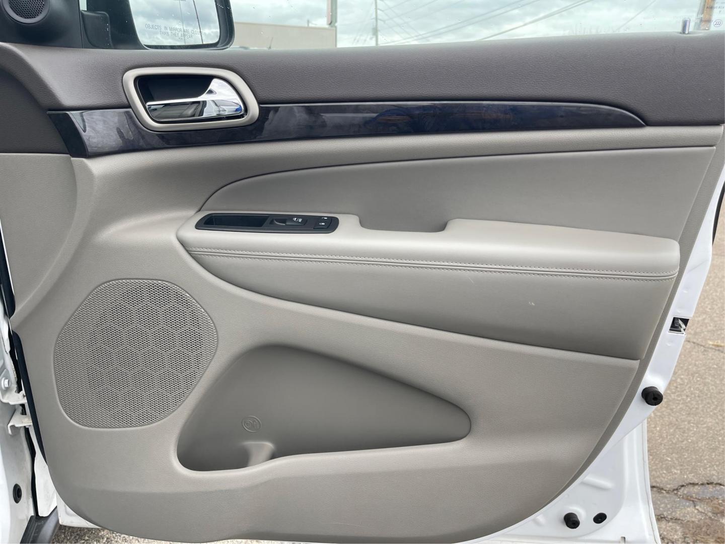 2013 Jeep Grand Cherokee Laredo (1C4RJFAG8DC) with an 3.6L V-6 DOHC engine, located at 1951 S Dayton Lakeview Rd., New Carlisle, OH, 45344, (937) 908-9800, 39.890999, -84.050255 - Photo#19