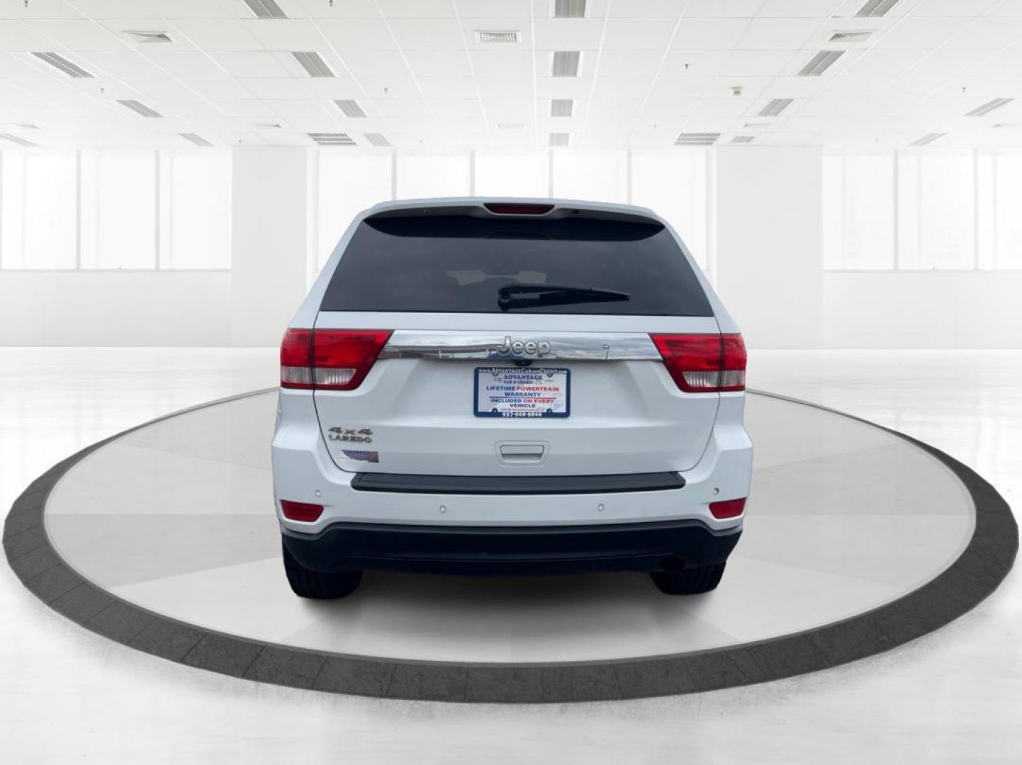 2013 Jeep Grand Cherokee Laredo (1C4RJFAG8DC) with an 3.6L V-6 DOHC engine, located at 1951 S Dayton Lakeview Rd., New Carlisle, OH, 45344, (937) 908-9800, 39.890999, -84.050255 - Photo#3