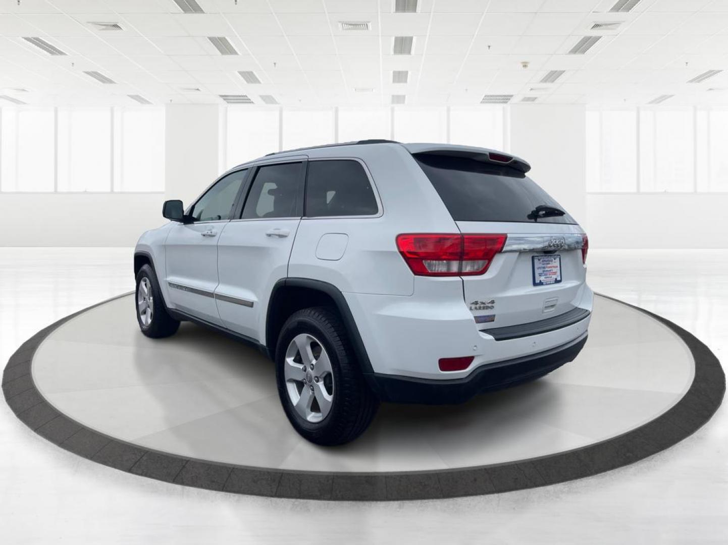 2013 Jeep Grand Cherokee Laredo (1C4RJFAG8DC) with an 3.6L V-6 DOHC engine, located at 1951 S Dayton Lakeview Rd., New Carlisle, OH, 45344, (937) 908-9800, 39.890999, -84.050255 - Photo#4