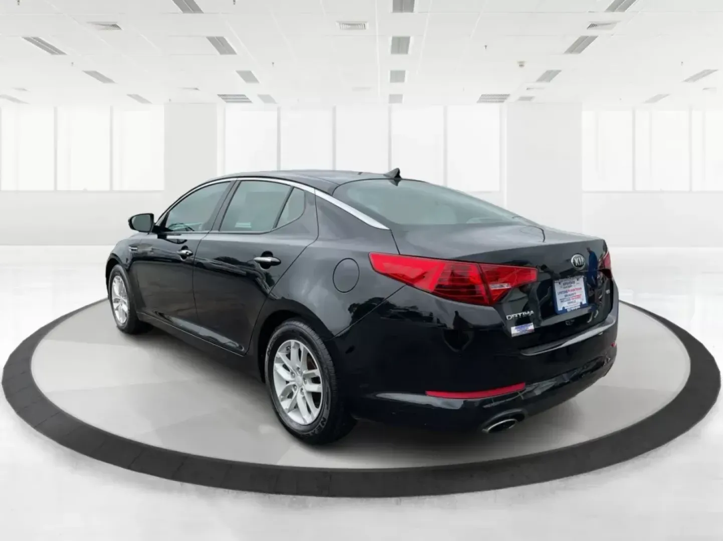 2013 Kia Optima LX (5XXGM4A72DG) with an 2.4L I-4 gasoline direct injection engine, located at 401 Woodman Dr, Riverside, OH, 45431, (937) 908-9800, 39.761024, -84.120956 - Photo#3