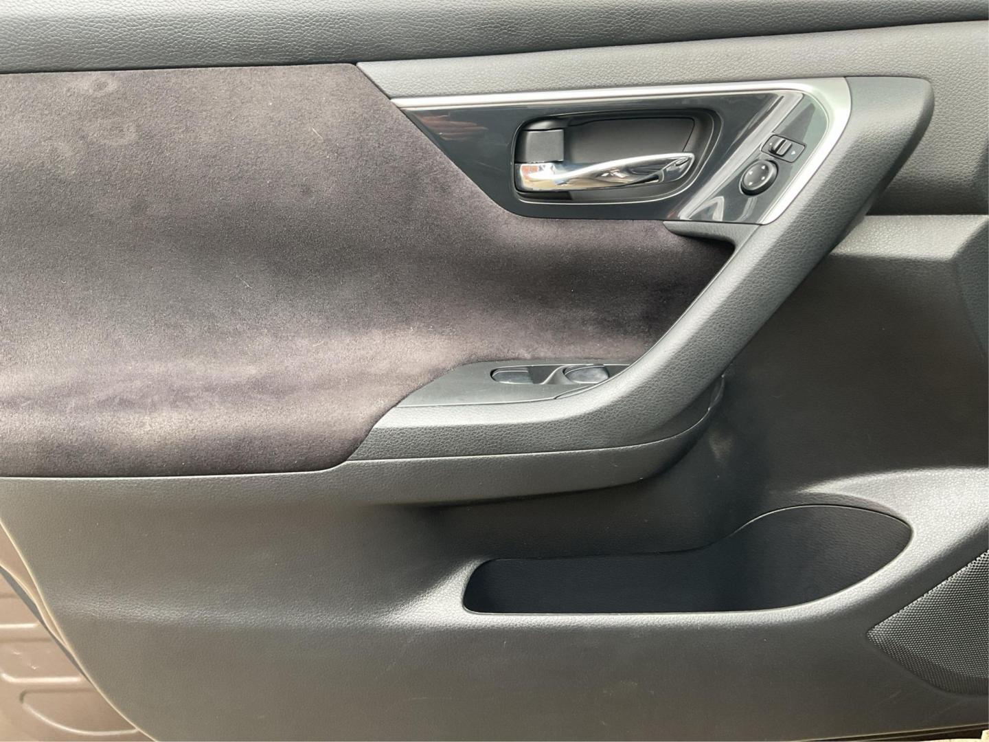 2013 Nissan Altima 2.5 S (1N4AL3APXDN) with an 2.5L I-4 DOHC engine, located at 4508 South Dixie Dr, Moraine, OH, 45439, (937) 908-9800, 39.807072, -84.031563 - Photo#17