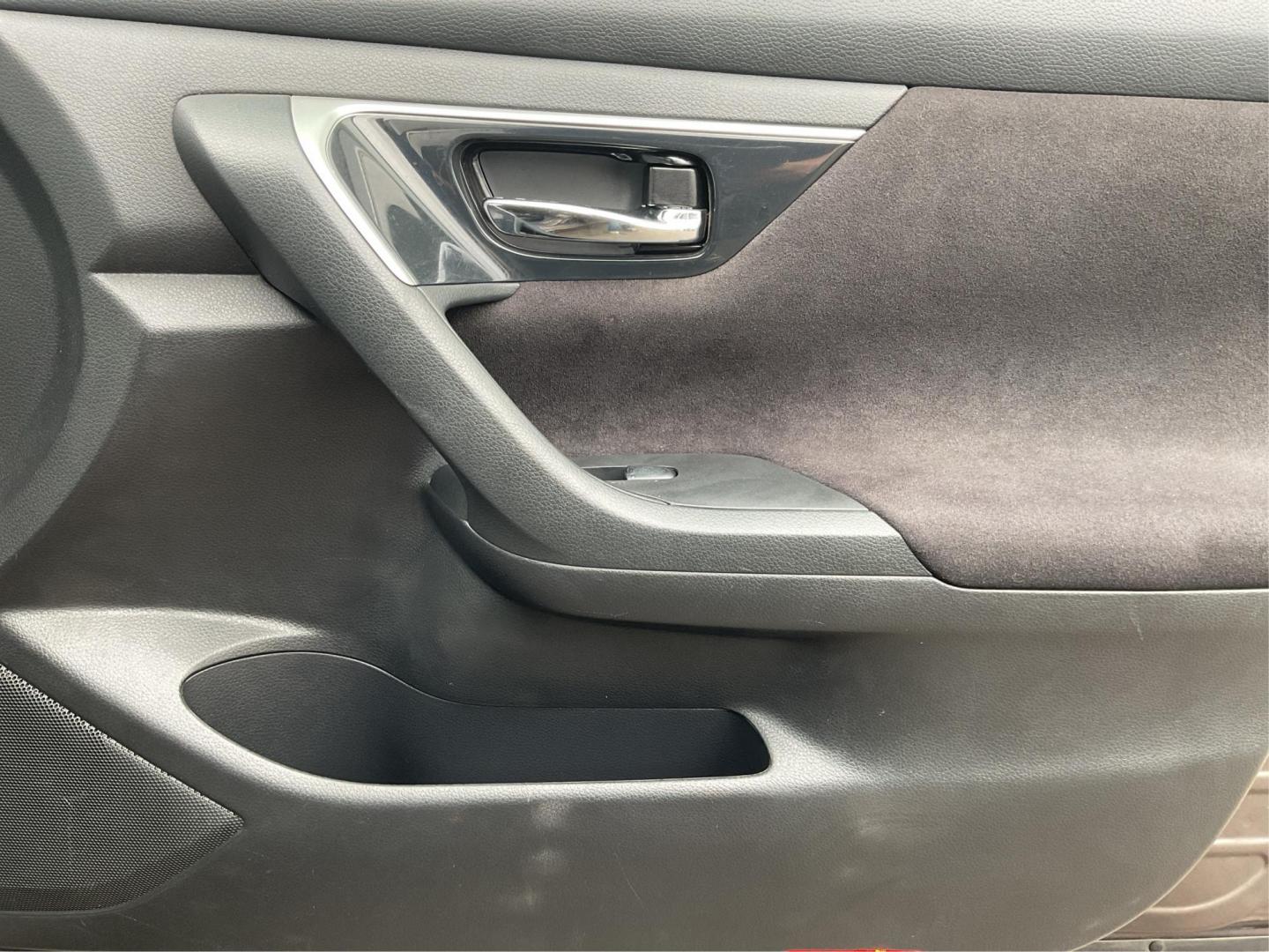 2013 Nissan Altima 2.5 S (1N4AL3APXDN) with an 2.5L I-4 DOHC engine, located at 4508 South Dixie Dr, Moraine, OH, 45439, (937) 908-9800, 39.807072, -84.031563 - Photo#18