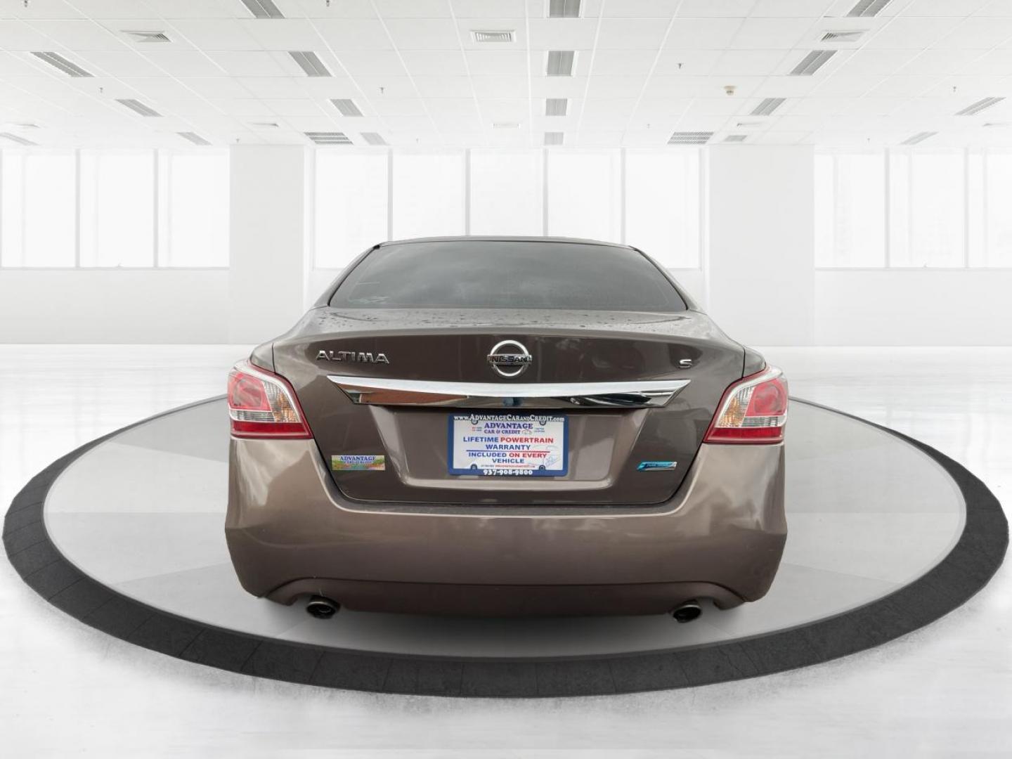 2013 Nissan Altima 2.5 S (1N4AL3APXDN) with an 2.5L I-4 DOHC engine, located at 4508 South Dixie Dr, Moraine, OH, 45439, (937) 908-9800, 39.807072, -84.031563 - Photo#3