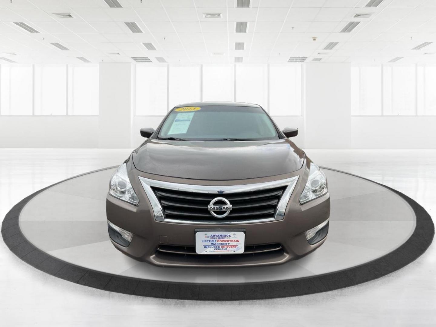 2013 Nissan Altima 2.5 S (1N4AL3APXDN) with an 2.5L I-4 DOHC engine, located at 4508 South Dixie Dr, Moraine, OH, 45439, (937) 908-9800, 39.807072, -84.031563 - Photo#6