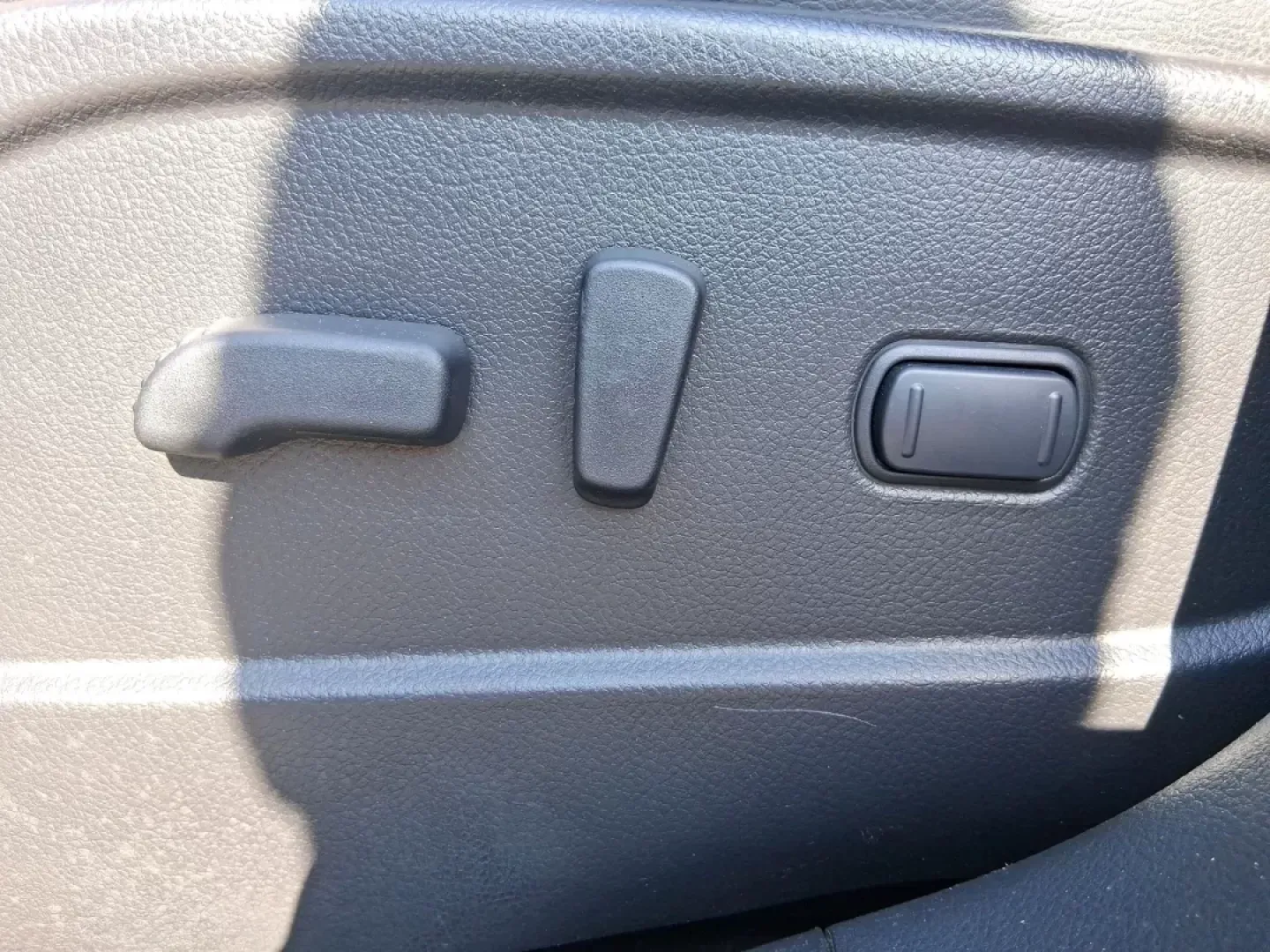 2015 Jeep Renegade Latitude (ZACCJBBTXFP) with an Other engine, located at 8750 N County Rd 25A, Piqua, OH, 45356, (937) 908-9800, 40.164391, -84.232513 - Photo#18