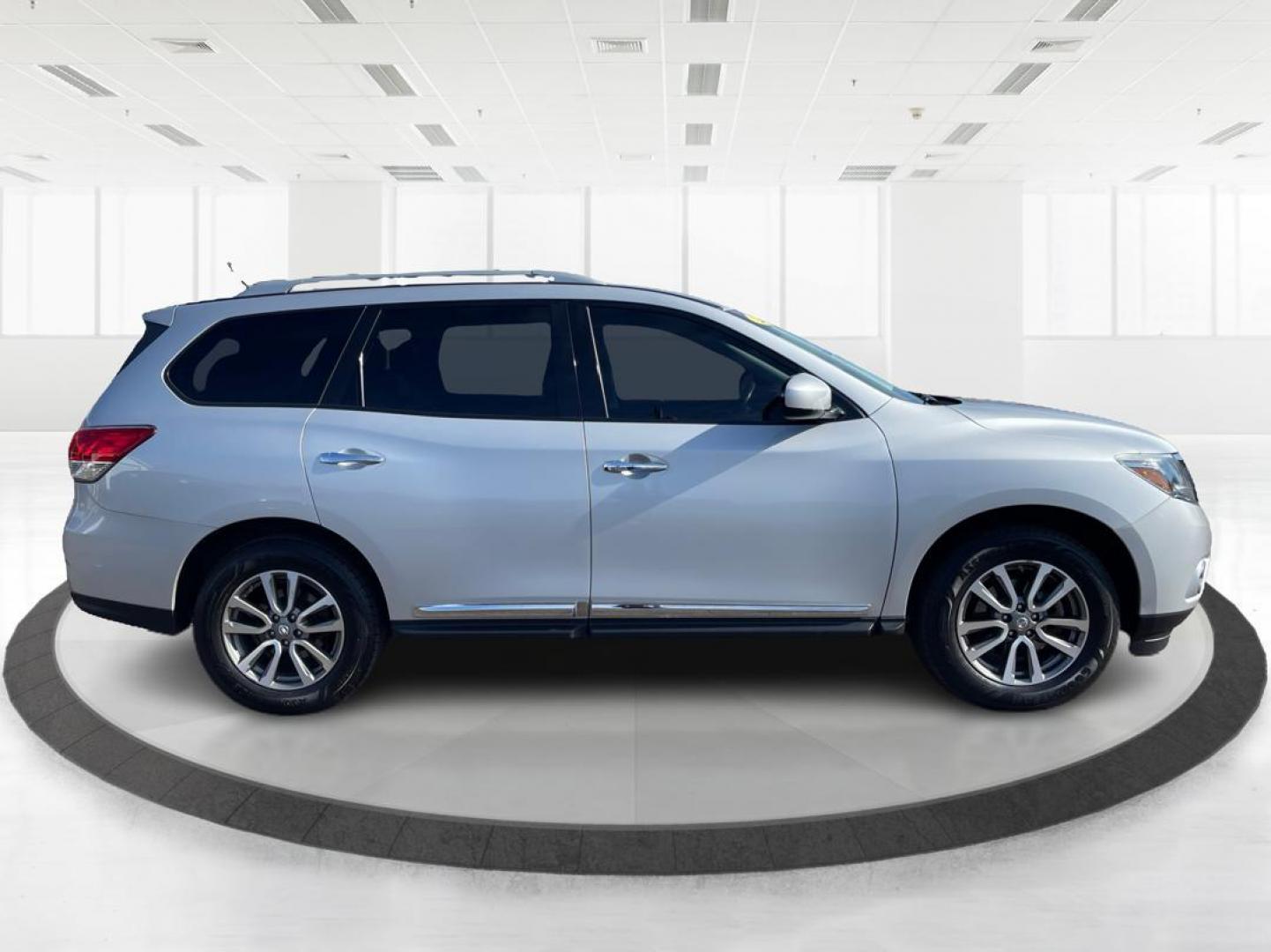 2013 Nissan Pathfinder SL (5N1AR2MM1DC) with an Other engine, located at 4508 South Dixie Dr, Moraine, OH, 45439, (937) 908-9800, 39.807072, -84.031563 - Photo#1