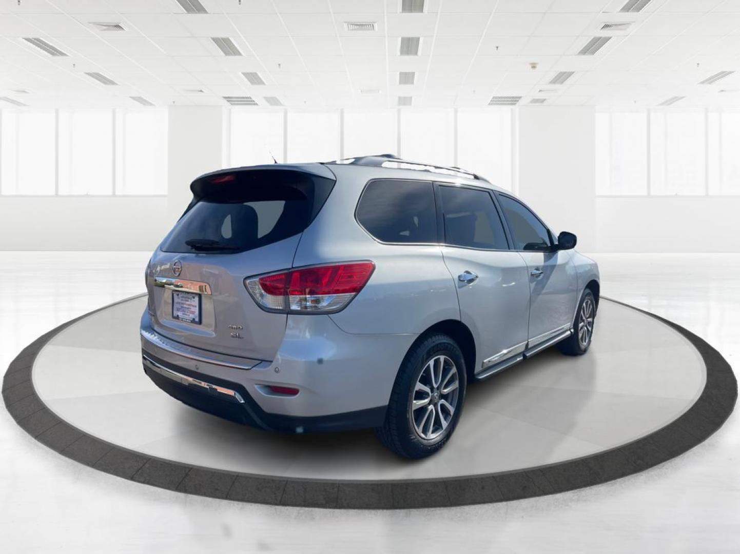2013 Nissan Pathfinder SL (5N1AR2MM1DC) with an Other engine, located at 4508 South Dixie Dr, Moraine, OH, 45439, (937) 908-9800, 39.807072, -84.031563 - Photo#2