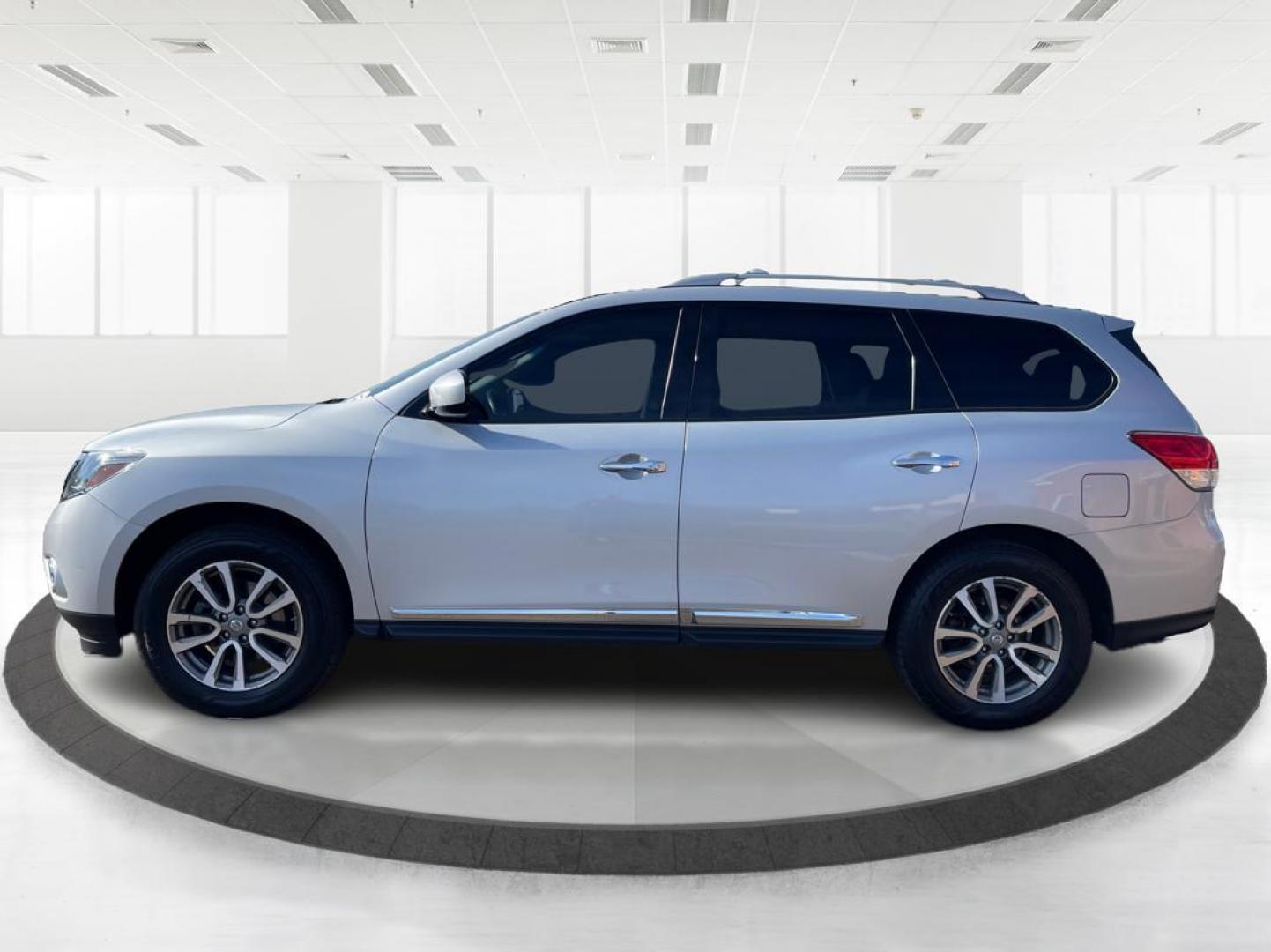 2013 Nissan Pathfinder SL (5N1AR2MM1DC) with an Other engine, located at 4508 South Dixie Dr, Moraine, OH, 45439, (937) 908-9800, 39.807072, -84.031563 - Photo#5
