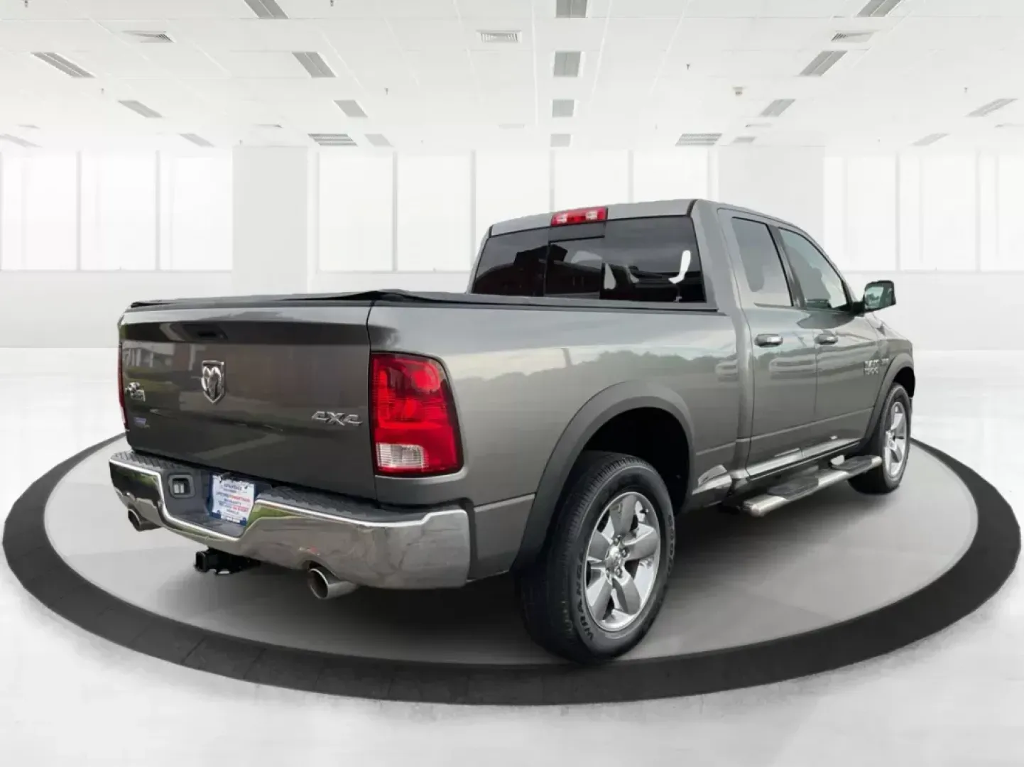 2013 Ram 1500 Big Horn (1C6RR7GT4DS) with an HEMI 5.7L V-8 variable valve control engine, located at 1230 East Main St, Xenia, OH, 45385, (937) 908-9800, 39.688042, -83.910538 - Photo#2